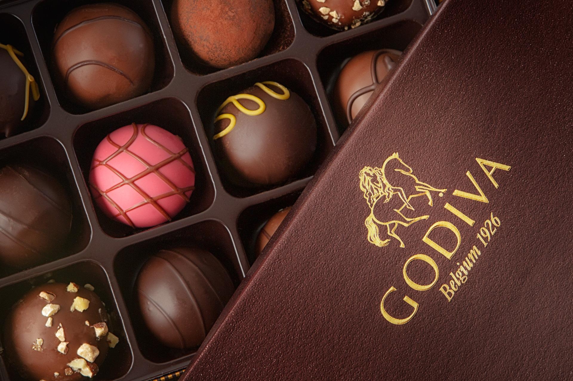 1920x1280 Godiva box with chocolates, Desktop