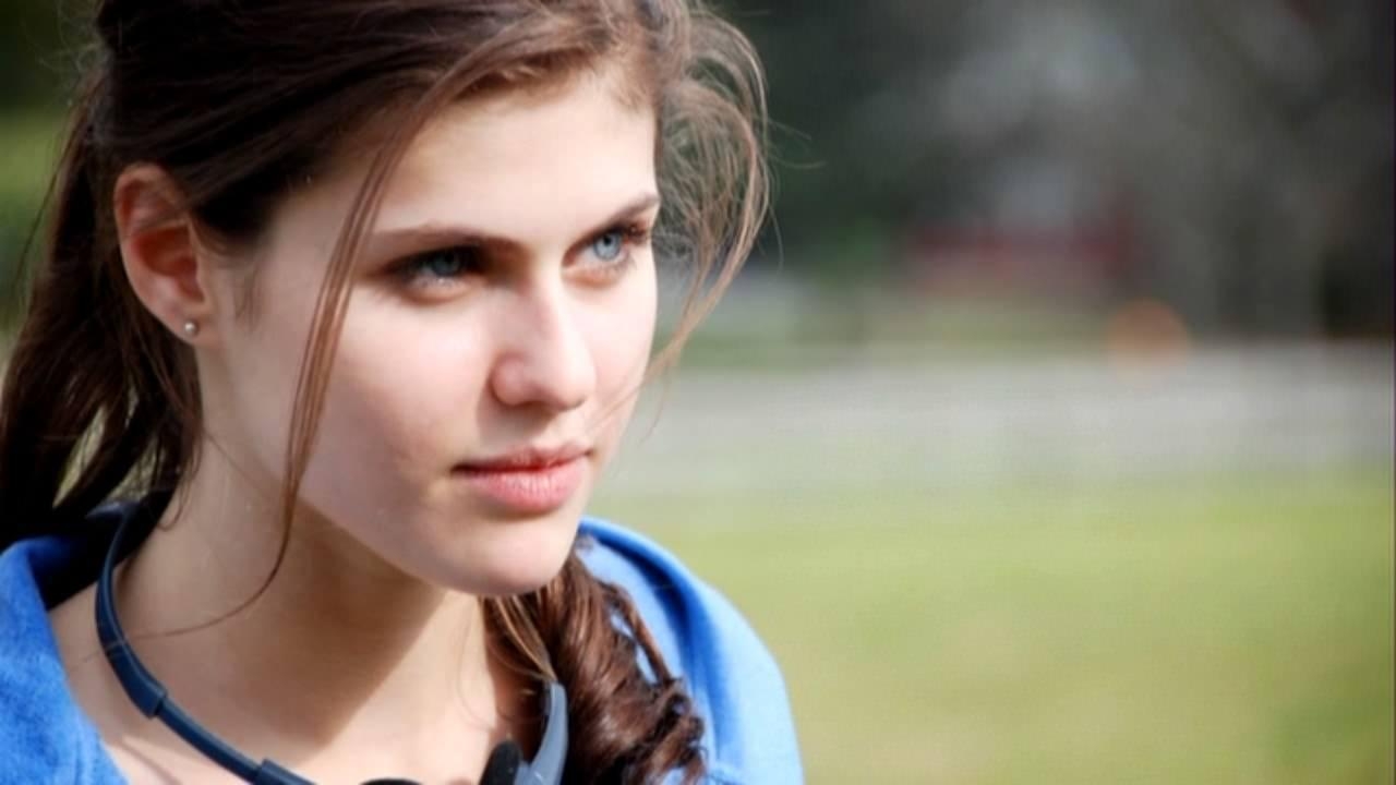 1280x720 Alexandra Daddario Actress Wallpaper and Picture Gallery, Desktop