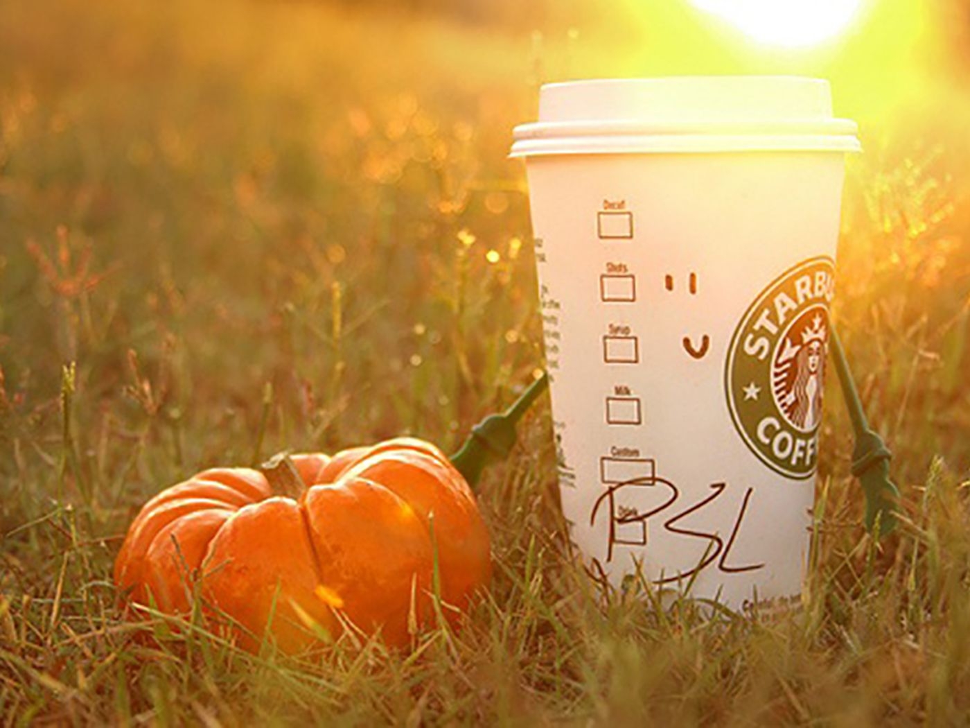 1400x1050 Starbucks' Pumpkin Spice Latte to Be Made With Real Pumpkin; Chef Inaki Aizpitarte Splits From Le Chabanais, Desktop
