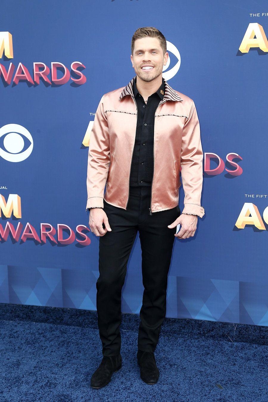 900x1350 ACM Awards: Red Carpet Photo, Phone