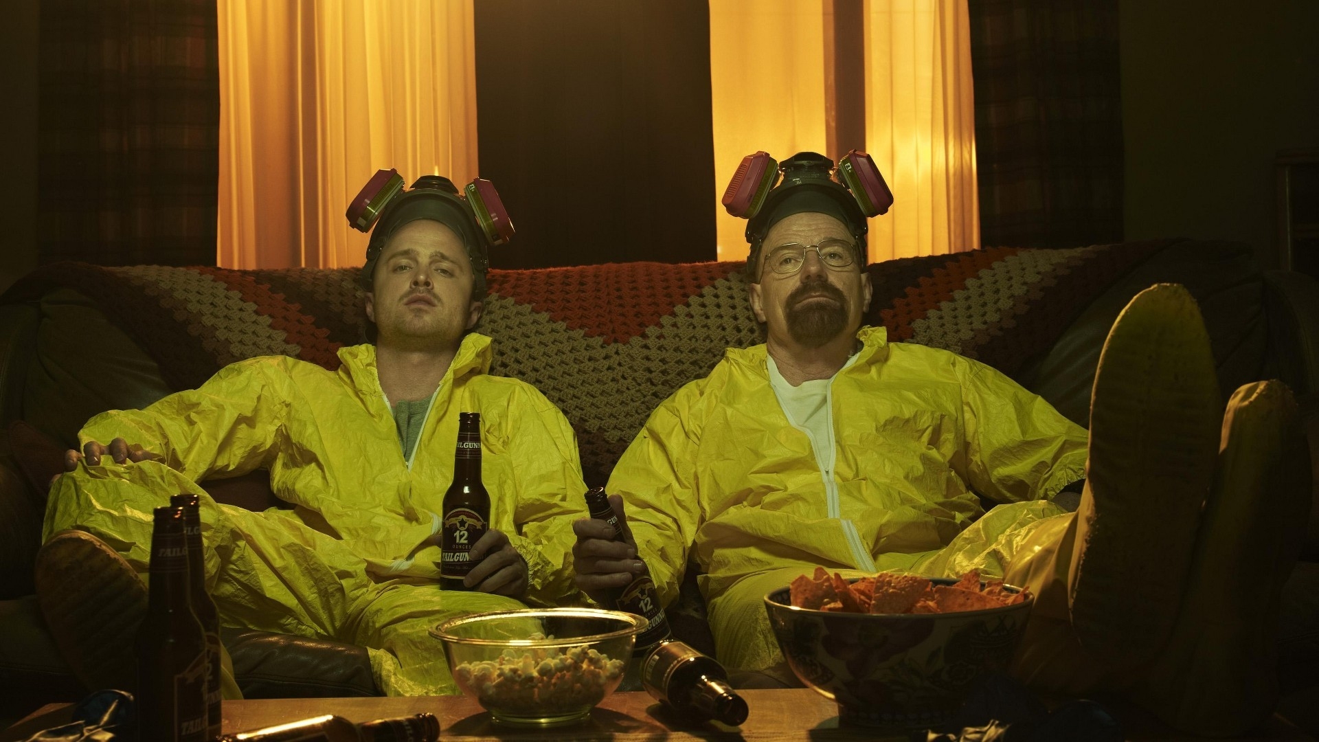 1920x1080 #Bryan Cranston, #Aaron Paul, #Breaking Bad, #couch, #Walter White, #Jesse Pinkman, #beer wallpaper HD Wallpaper, Desktop