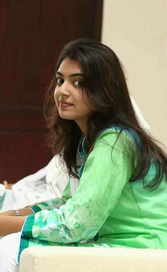 700x1150 Nazriya Nazim Photo HD Wallpaper Group , HD Wallpaper, Phone