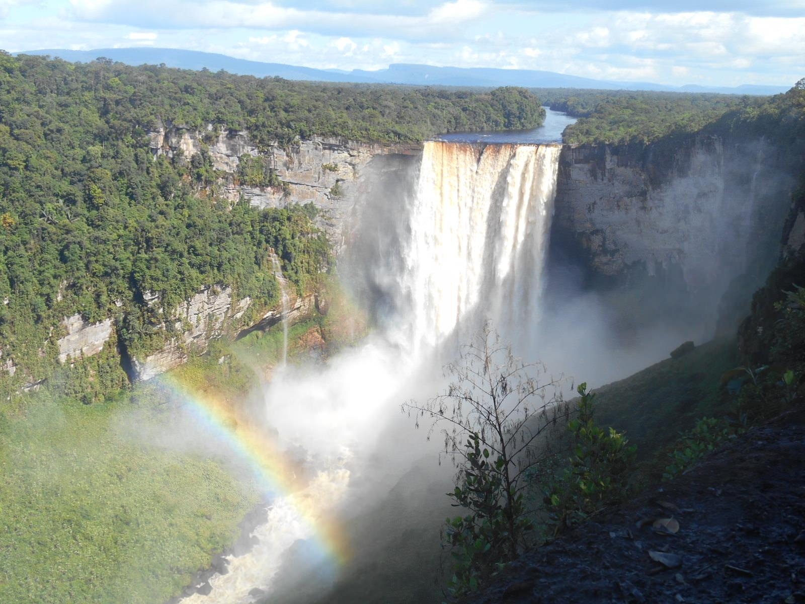 1600x1200 Visiting Kaieteur Falls Guyana: The Highest Waterfall in the World, Desktop