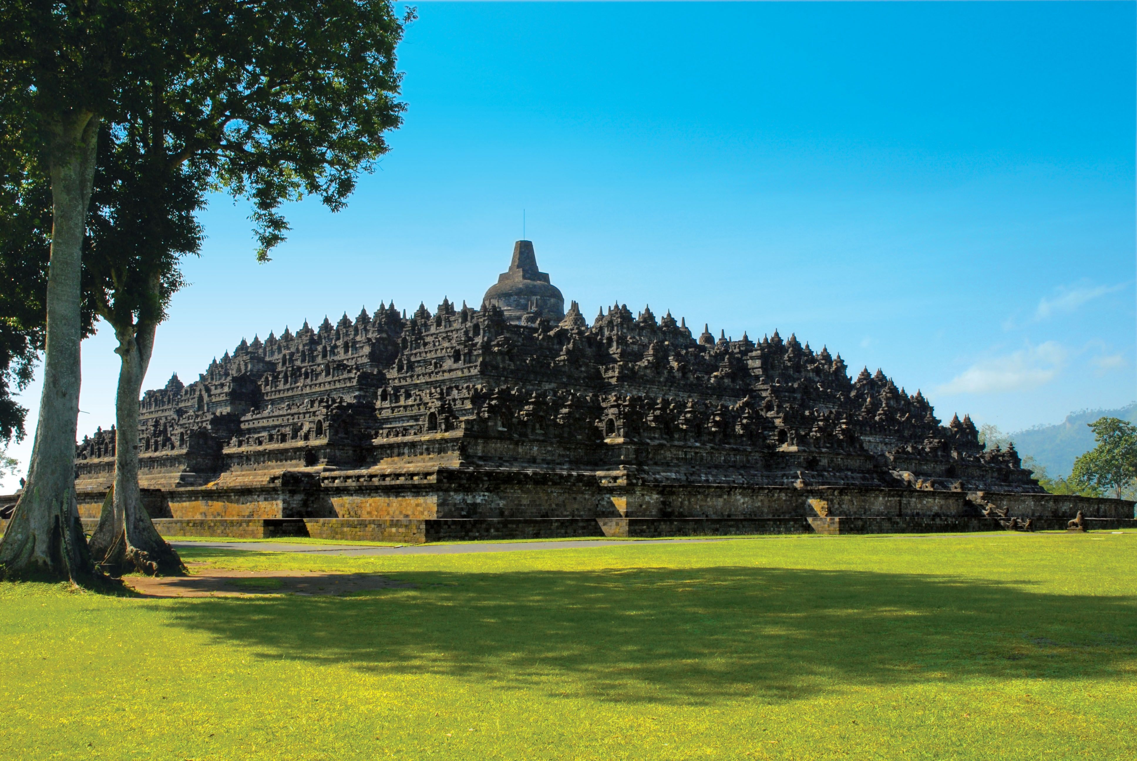 3880x2600 Borobudur Temple With a Beautiful View Photo Picture HD Wallpaper, Desktop