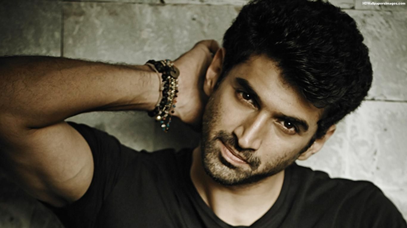 1370x770 Aditya Roy Kapur, Desktop