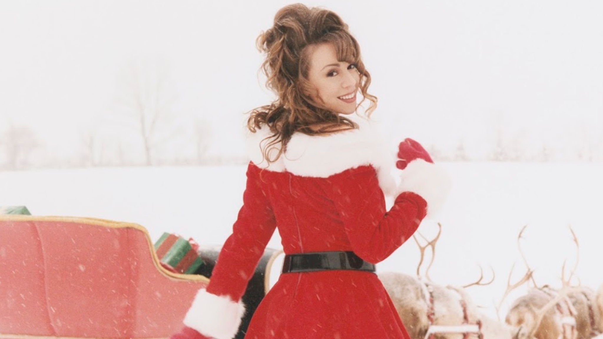 2050x1160 Mariah Carey denied title of Queen of Christmas, Desktop