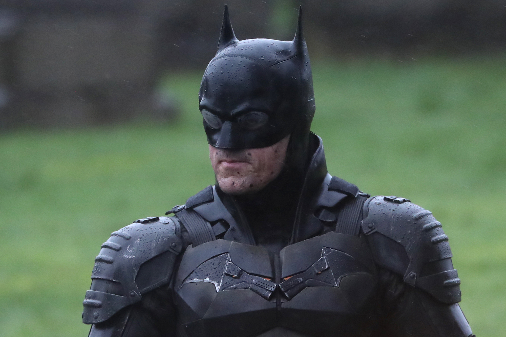 2000x1340 Robert Pattinson's 'The Batman' suit revealed in leaked movie set photo, Desktop