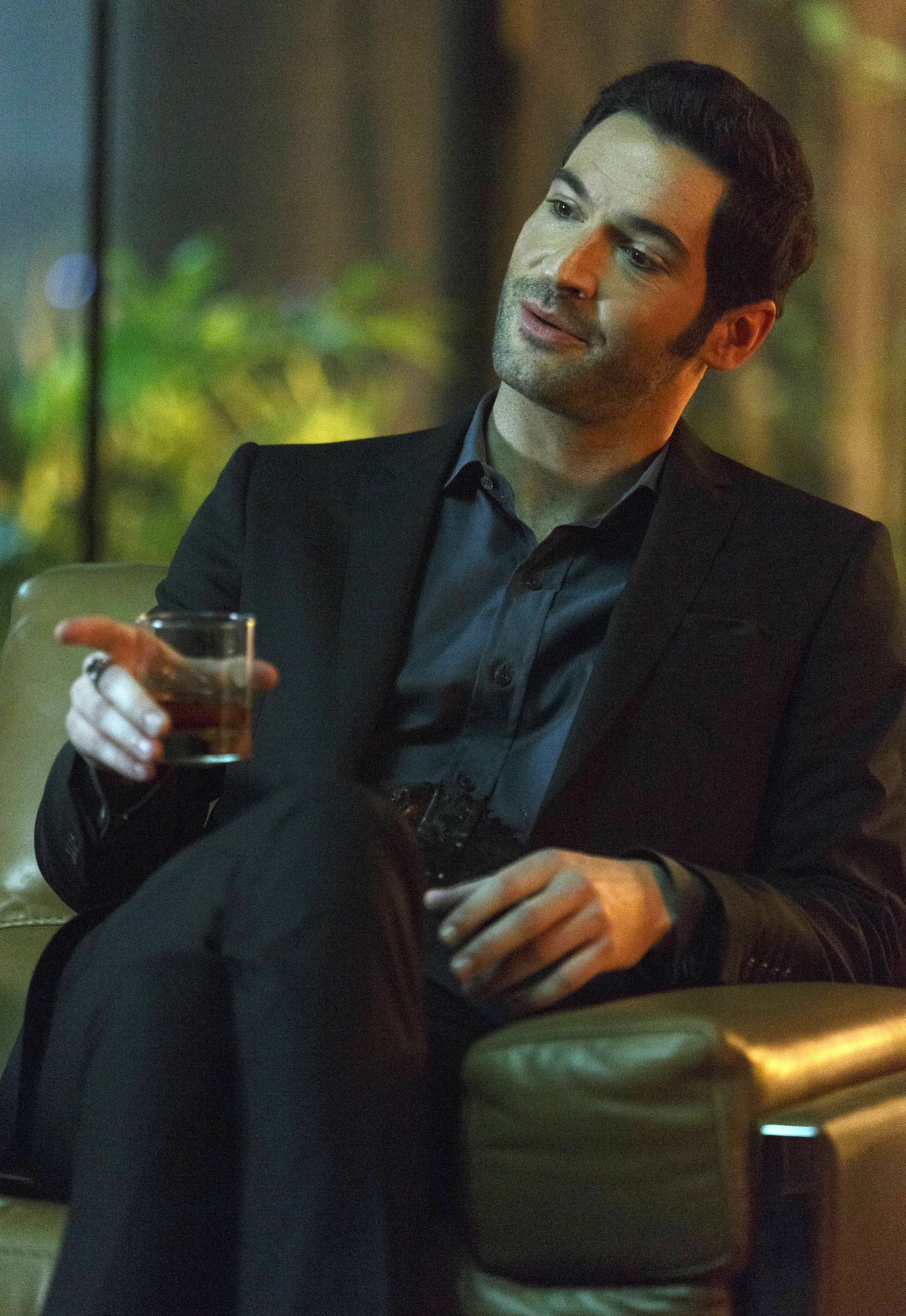 2070x3000 Lucifer: Tom Ellis on the Finale's Shocking Conclusion, Phone