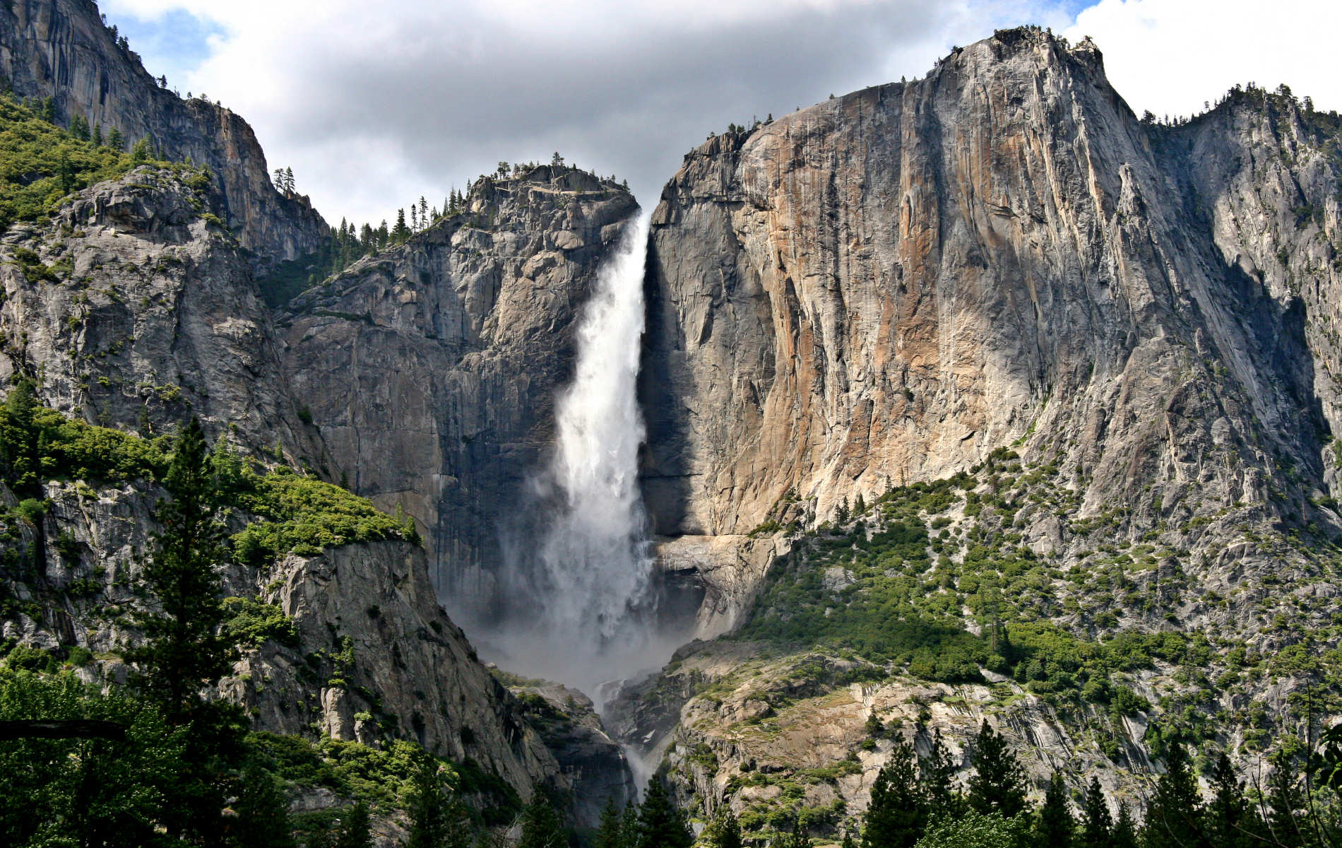 1900x1200 Free Yosemite Wallpaper, Desktop