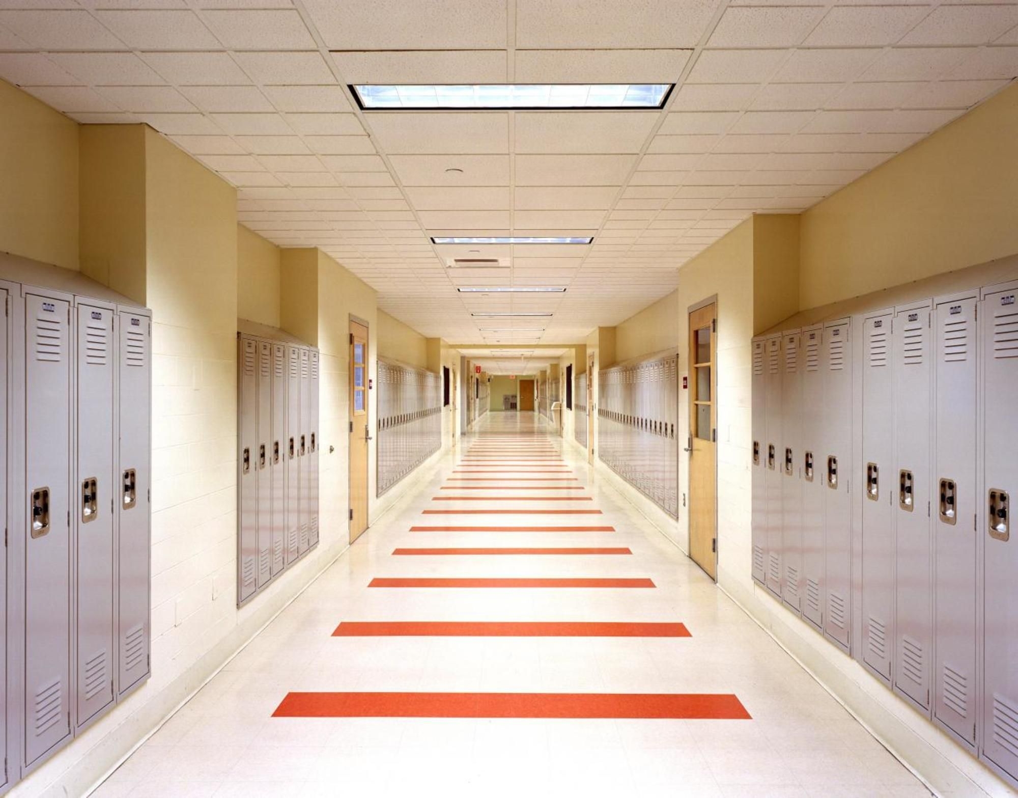 2000x1570 School hallways.com, Desktop