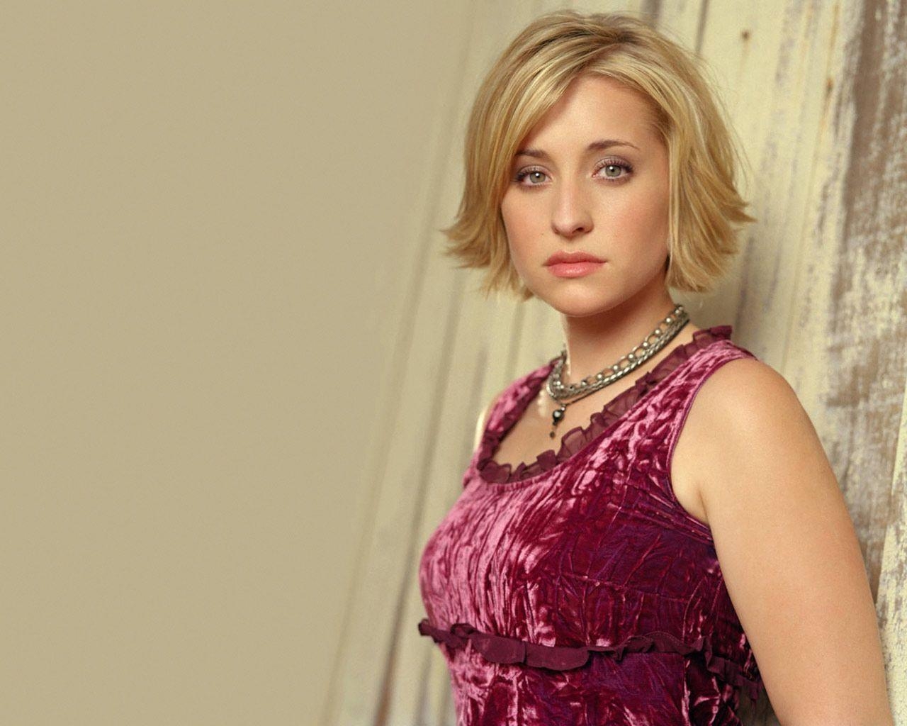 1280x1030 Allison Mack Photo Wallpaper Wallpaper. Risewall, Desktop