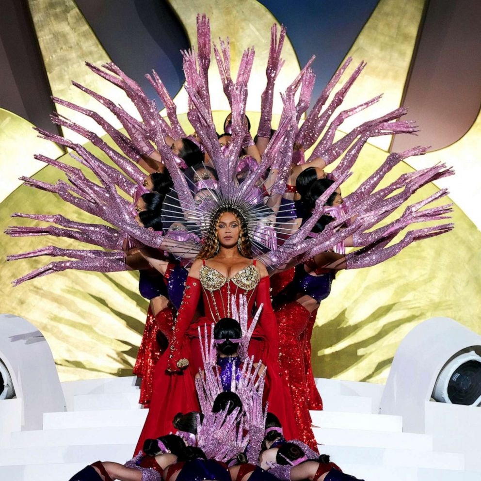 1000x1000 Beyonce announces 'Renaissance' world tour for 2023 Morning America, Phone