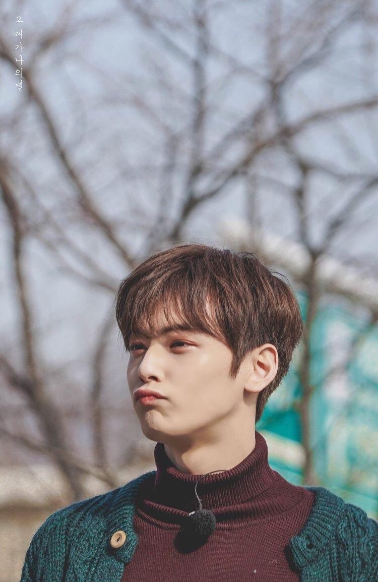 750x1160 Cha Eunwoo uploaded, Phone