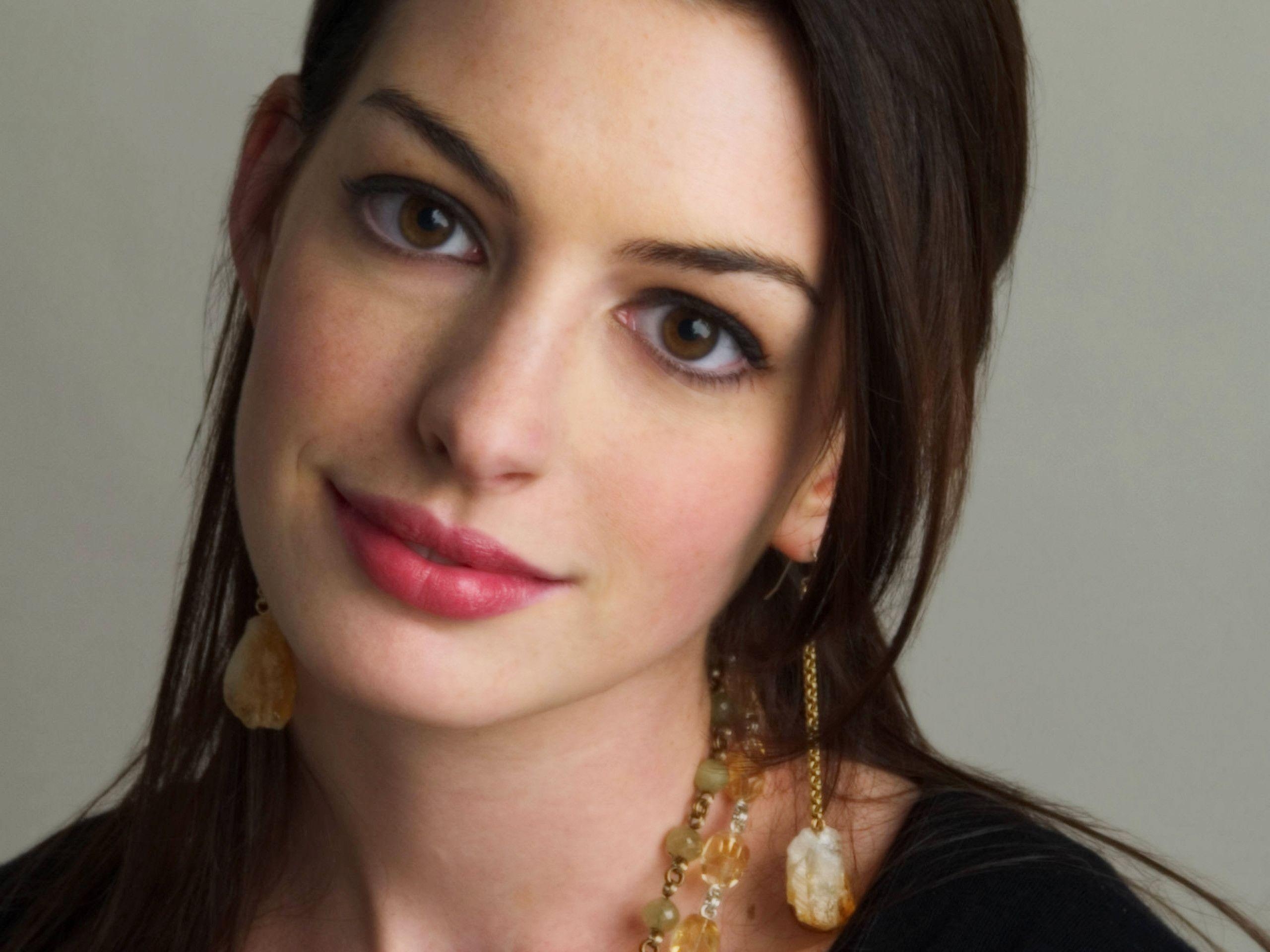 2560x1920 Face Anne Hathaway HD Wallpaper, Anne Hathaway. HD Wallpaper 360, Desktop