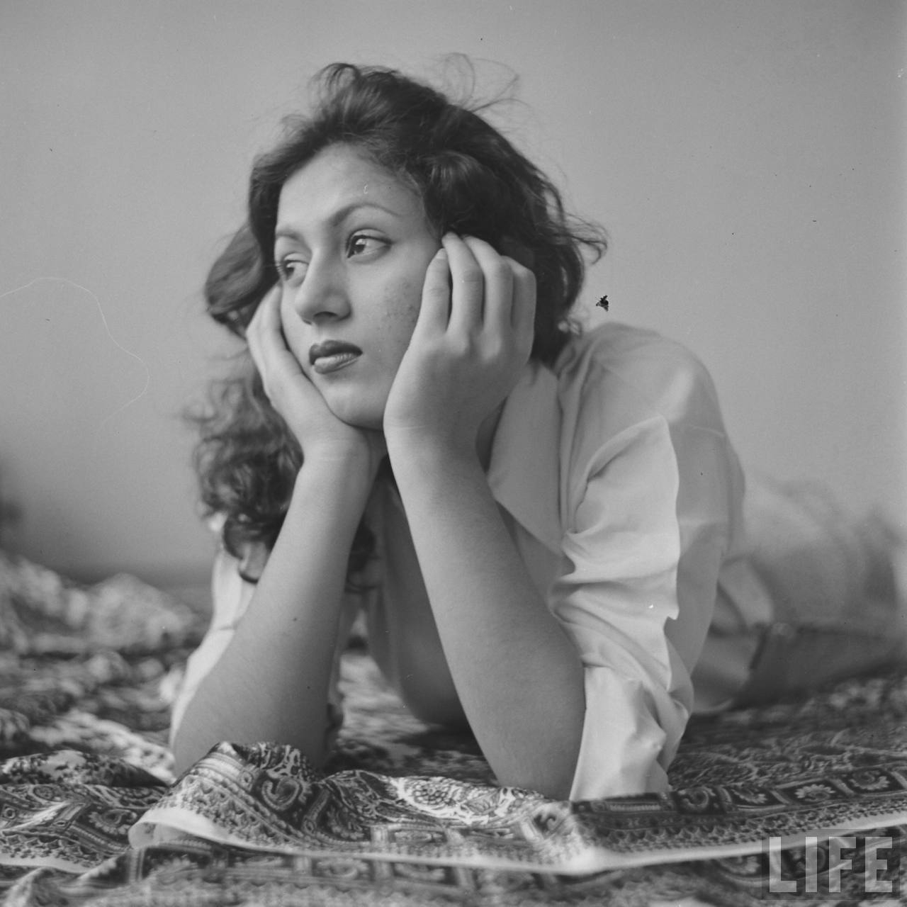 1280x1280 Some Most Stunning Picture of Madhubala, Phone