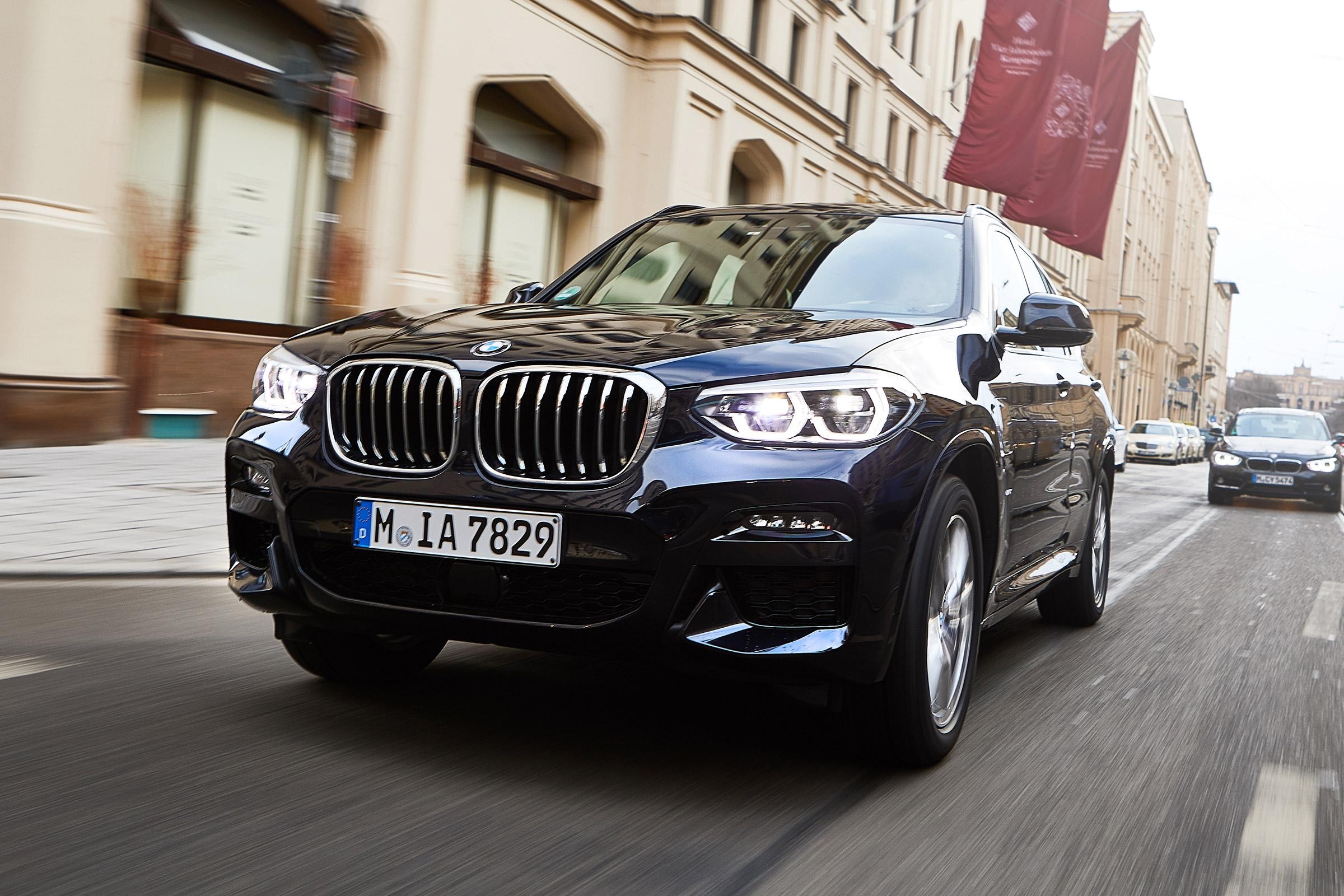 2400x1600 New BMW X3 xDrive30e 2019 review, Desktop