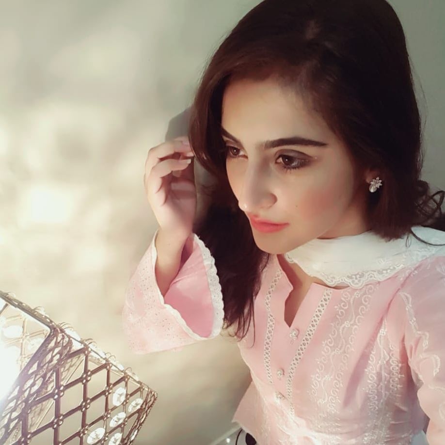 920x920 Latest Beautiful Picture of Actress Hiba Bukhari. Pakistani Drama Celebrities, Phone