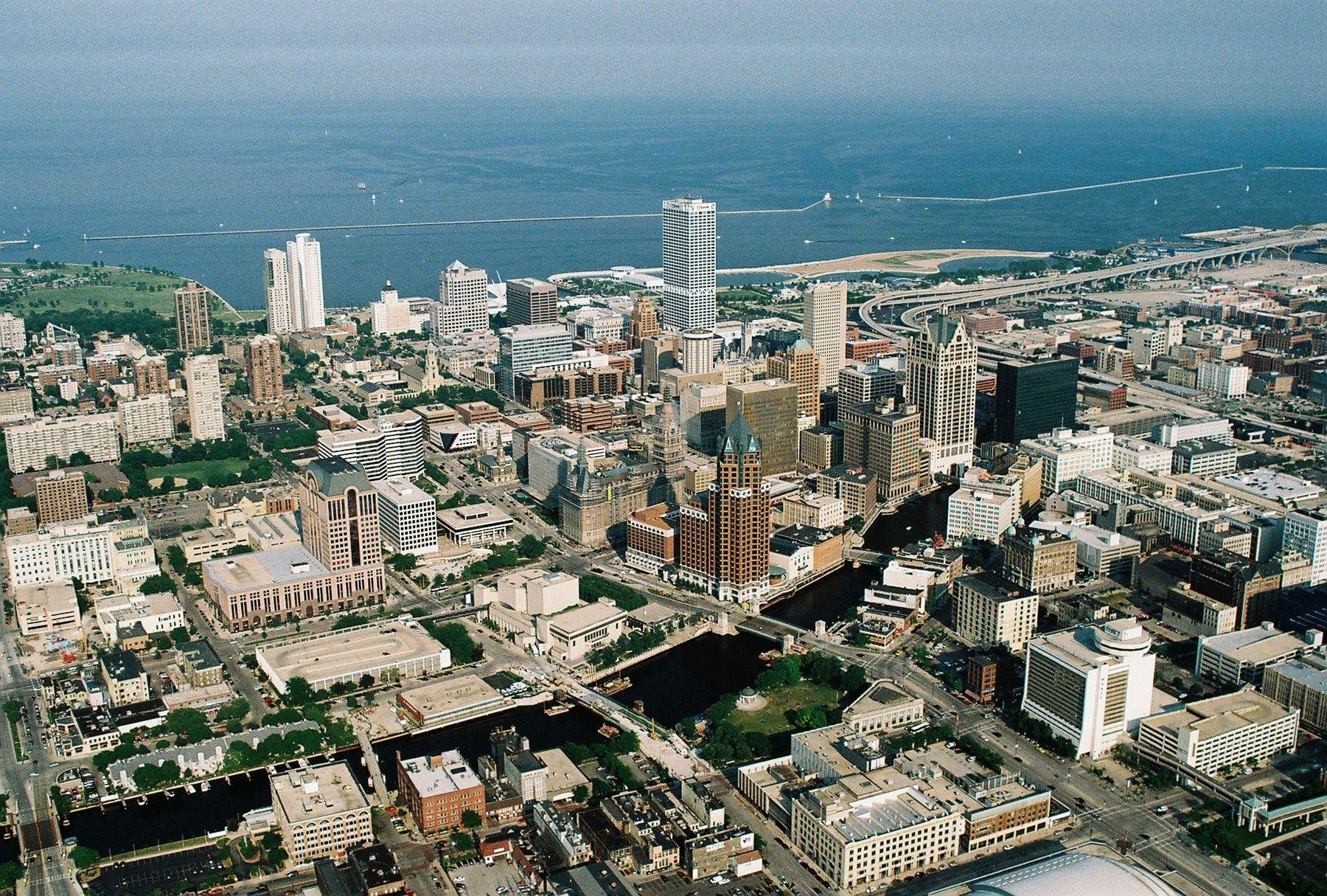 1800x1220 The Milwaukee city photo and hotels, Desktop