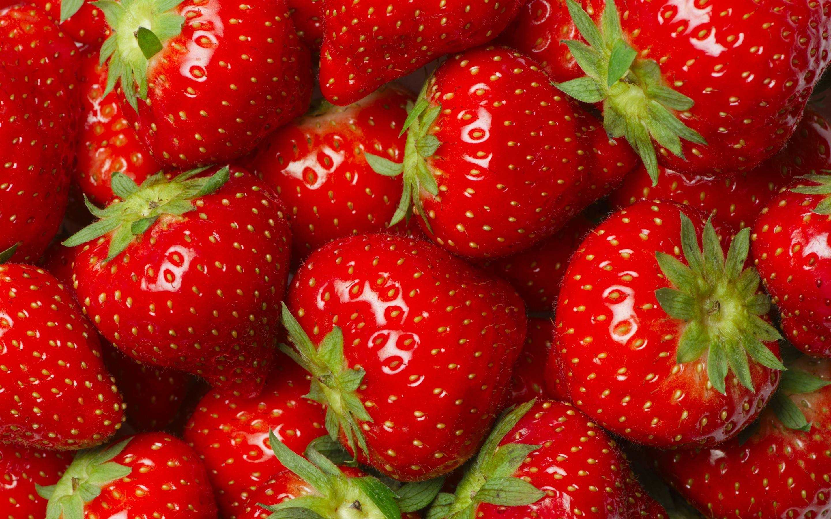 2880x1800 Strawberry Wallpaper, Desktop