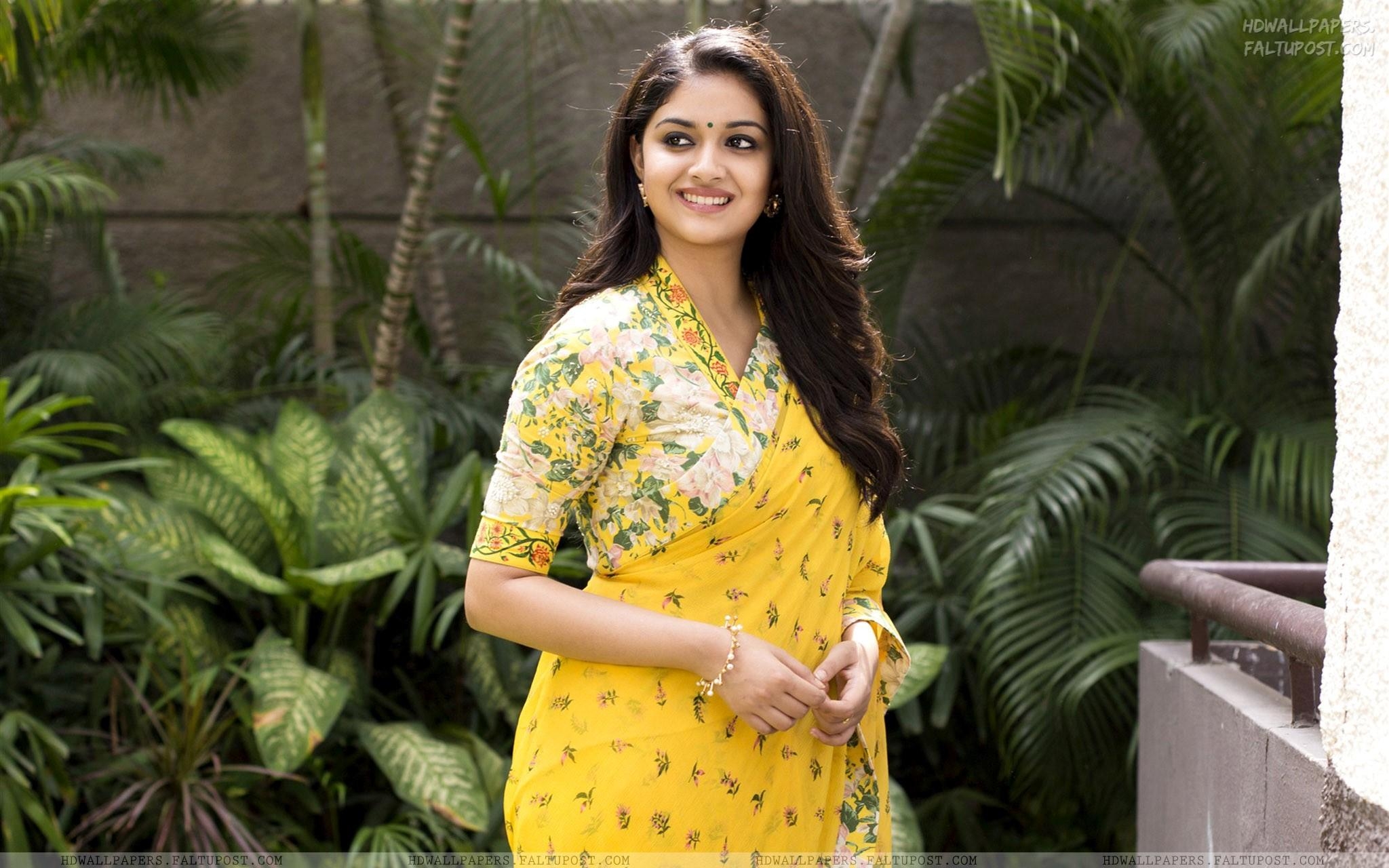 2050x1280 Keerthy Suresh Smile Keerthi Suresh Wallpaper In Saree, Desktop