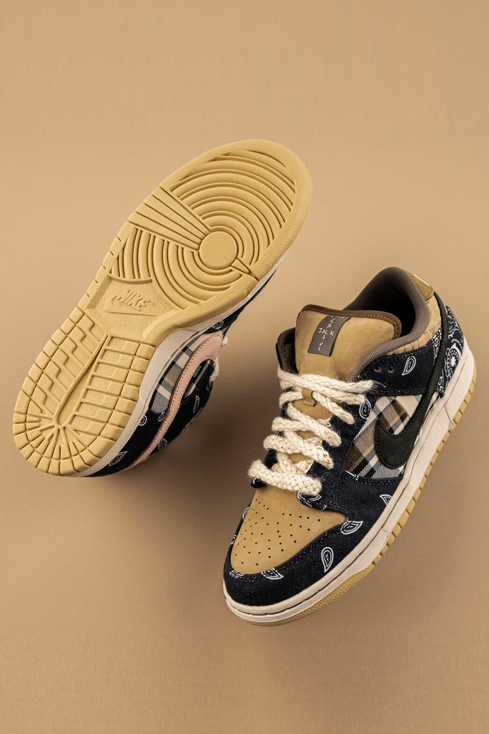 1000x1500 Nike SB Dunk Low Travis Scott 001. Hype, Phone