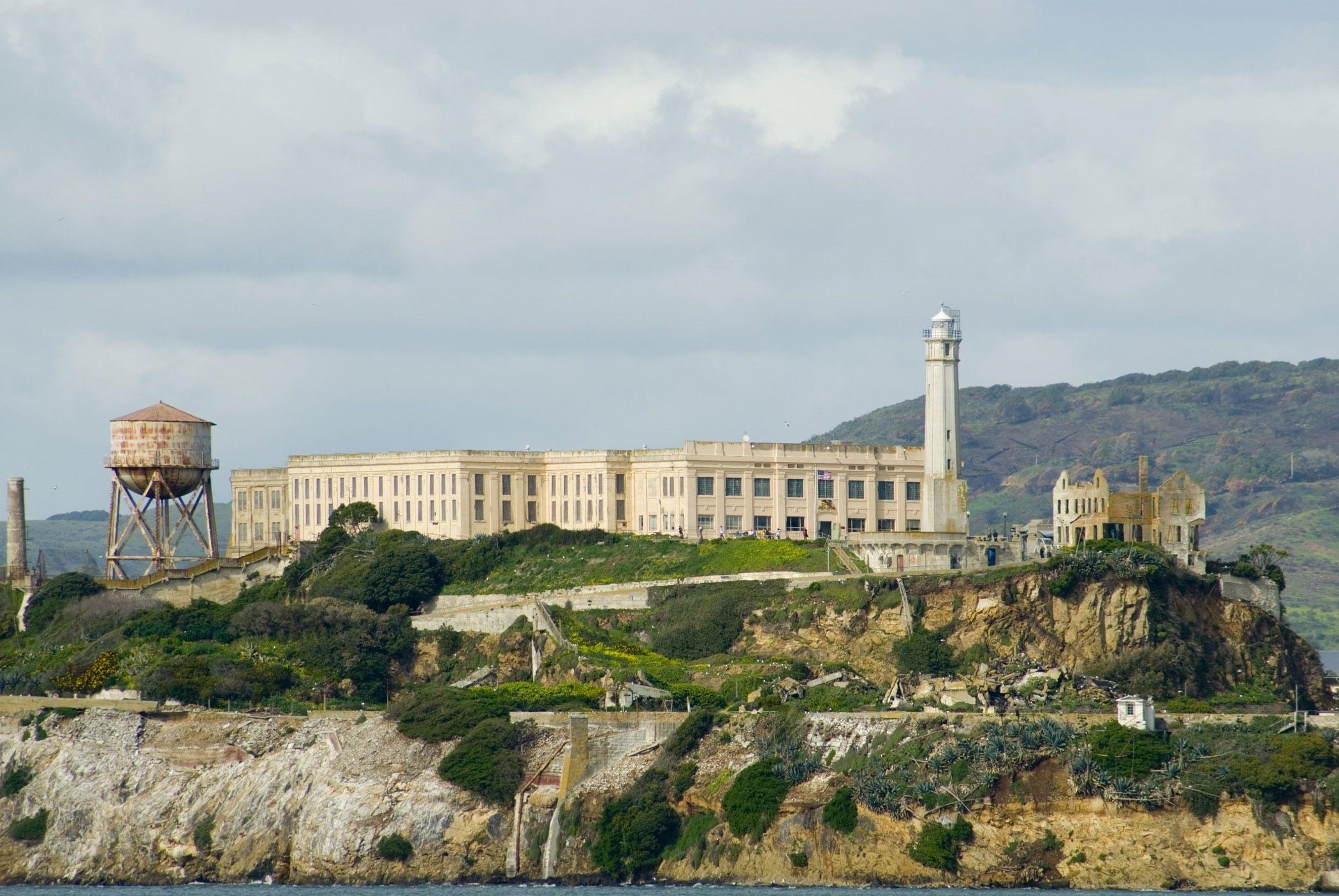 2100x1410 Free of Fortified prison on Alcatraz Island, Desktop