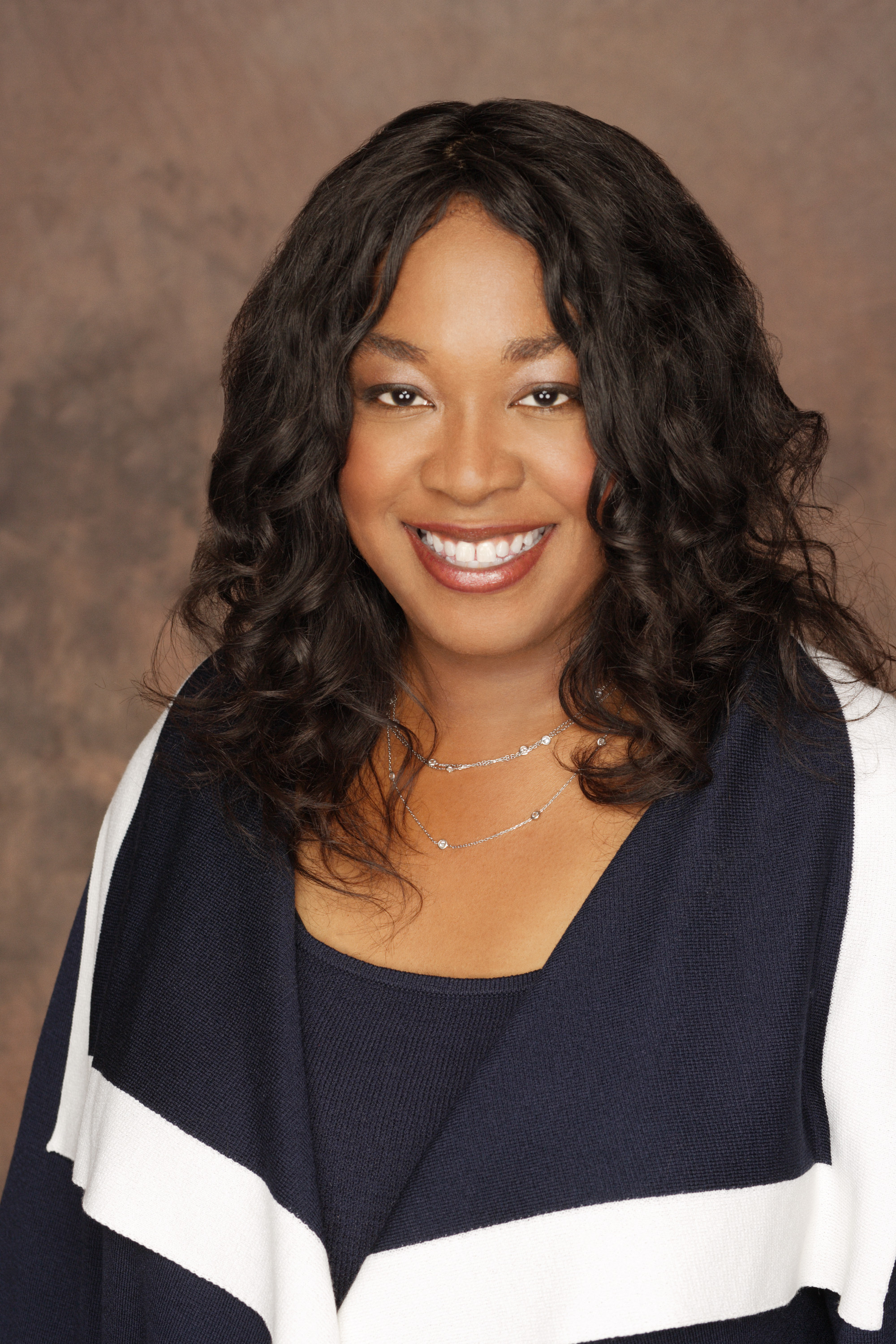 2000x3000 Shonda Rhimes Latest Wallpaper. Shonda Rhimes Photo. FanPhobia, Phone