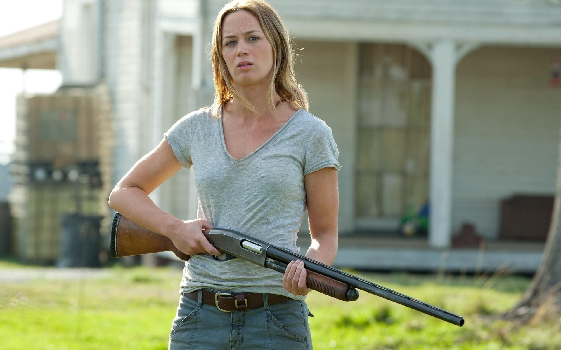 1920x1200 Looper Emily Blunt. Android wallpaper for free, Desktop