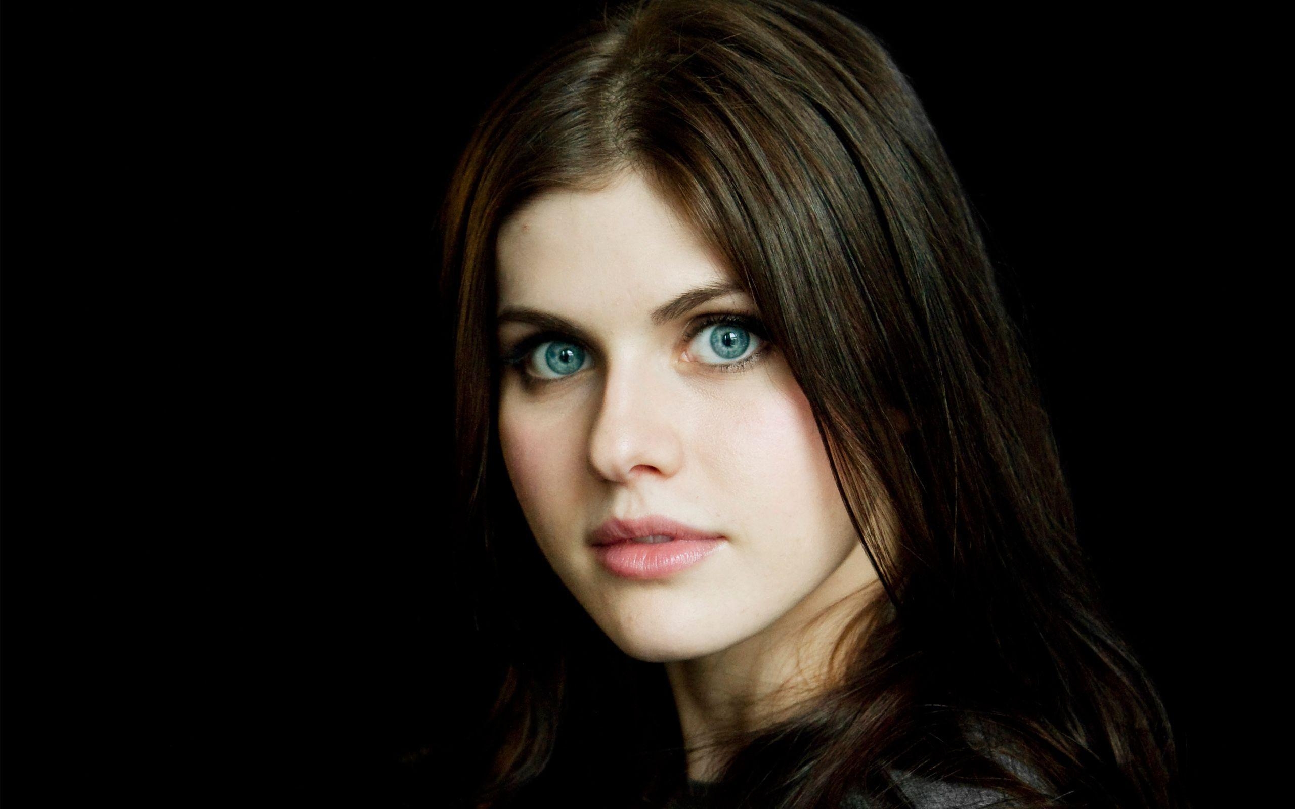 2560x1600 Alexandra Daddario 2015 Wallpaper, Desktop