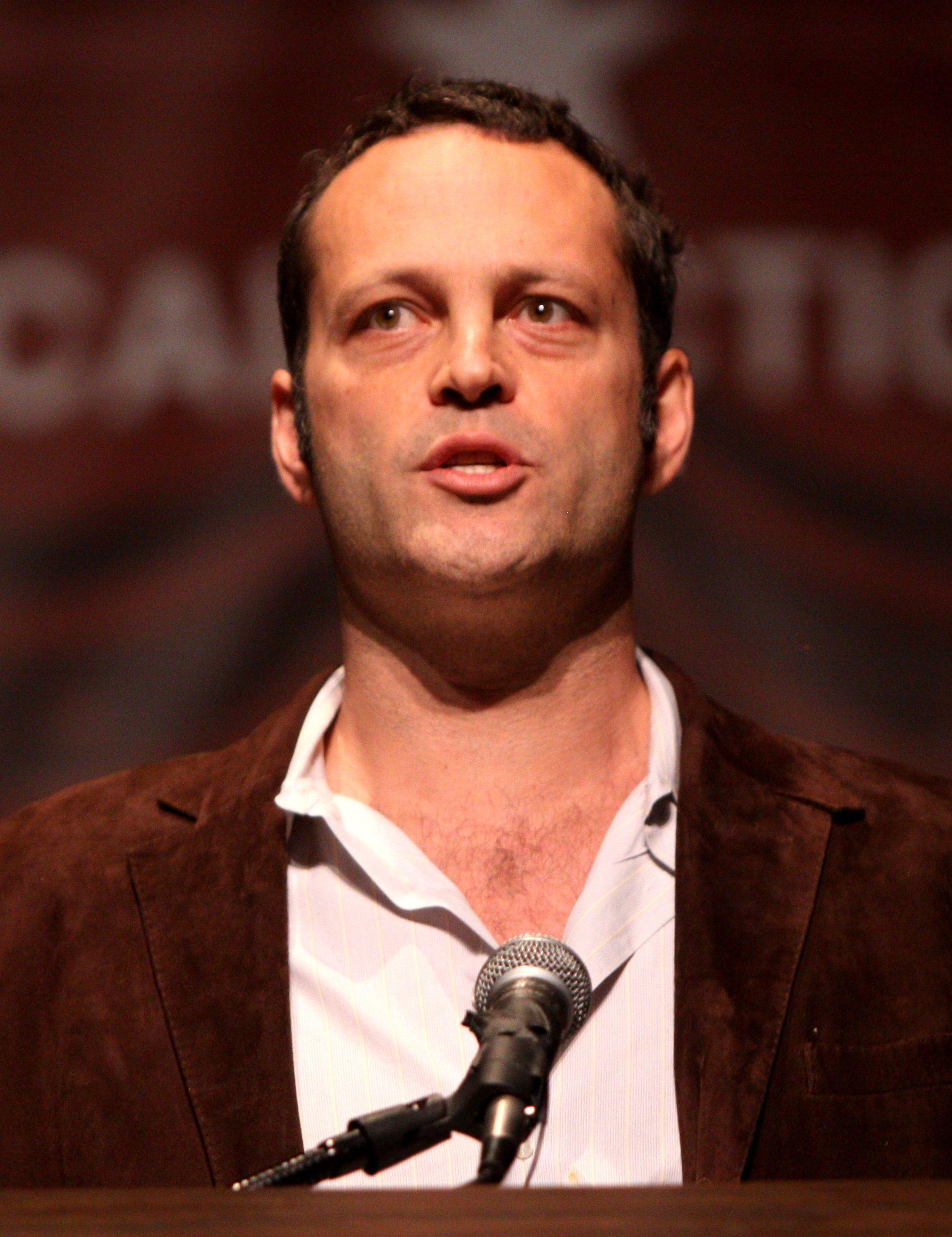 2290x2970 Vince Vaughn Wallpaper High Quality, Phone