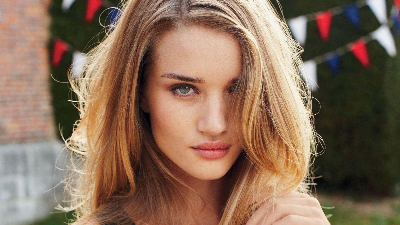 1600x900 Rosie Huntington Whiteley 03 Wallpaperx900 Resolution, Desktop