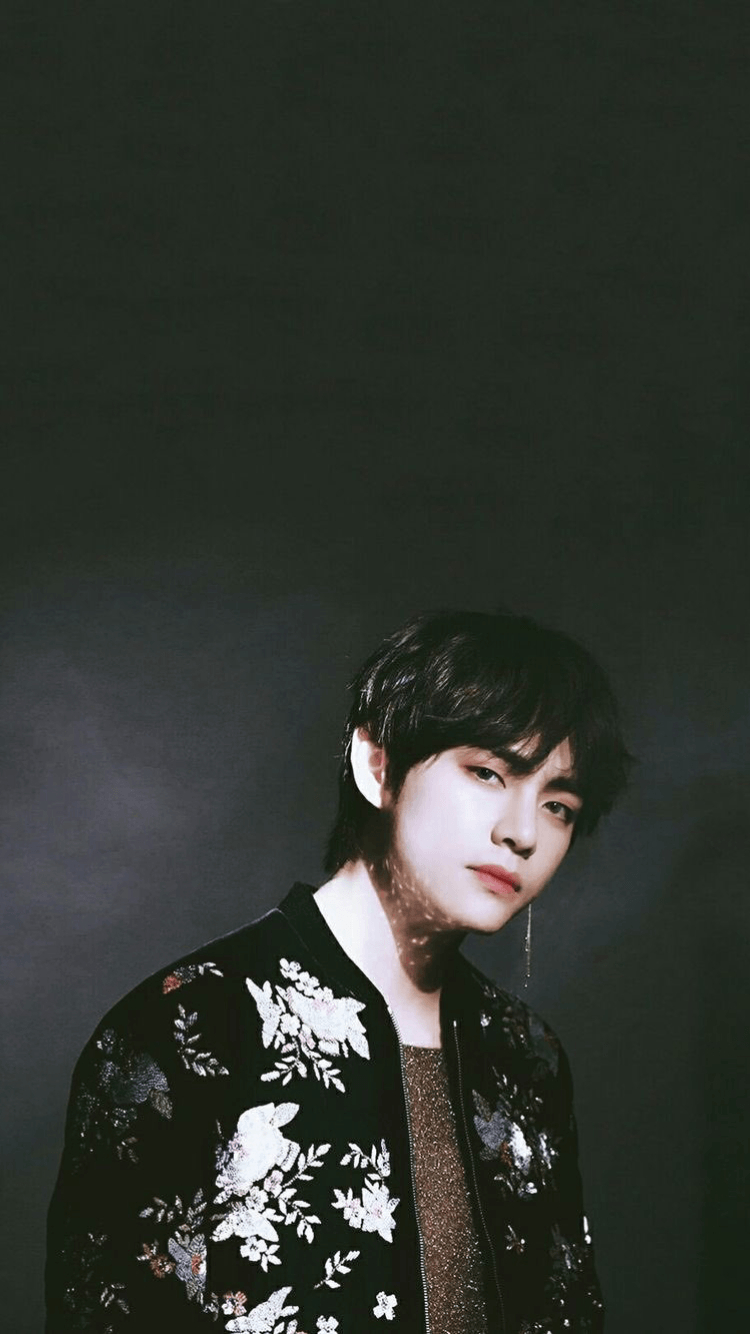 750x1340 V / Kim Taehyung / wallpaper. TaeTae di 2019. BTS, Bts taehyung, Phone