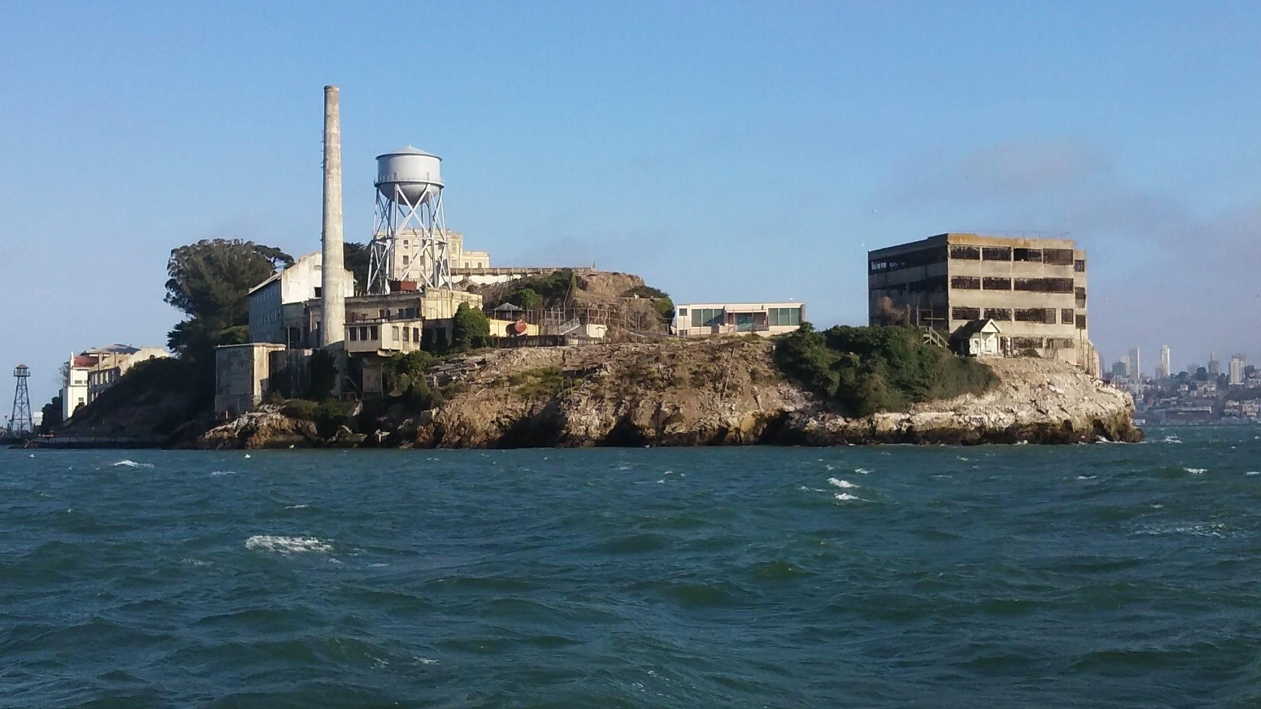 2560x1440 Tour Around Alcatraz Island 2015, Desktop