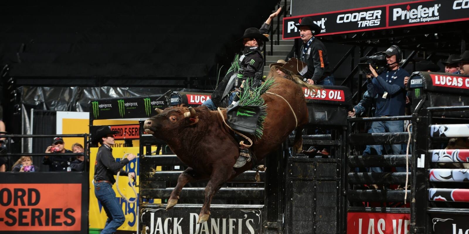 1600x800 AN OUTLAW AND THE ORIGINAL GUNSLINGER, J.B. MAUNEY, Dual Screen