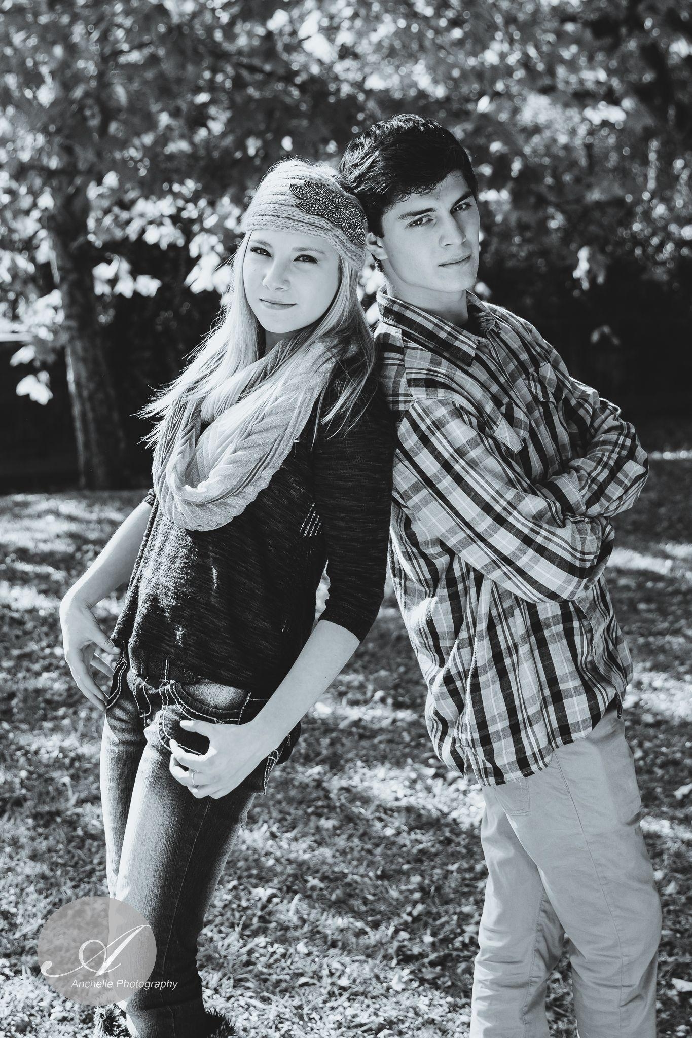 1370x2050 Senior Picture / BFF Session / Boy and Girl Posing, Phone