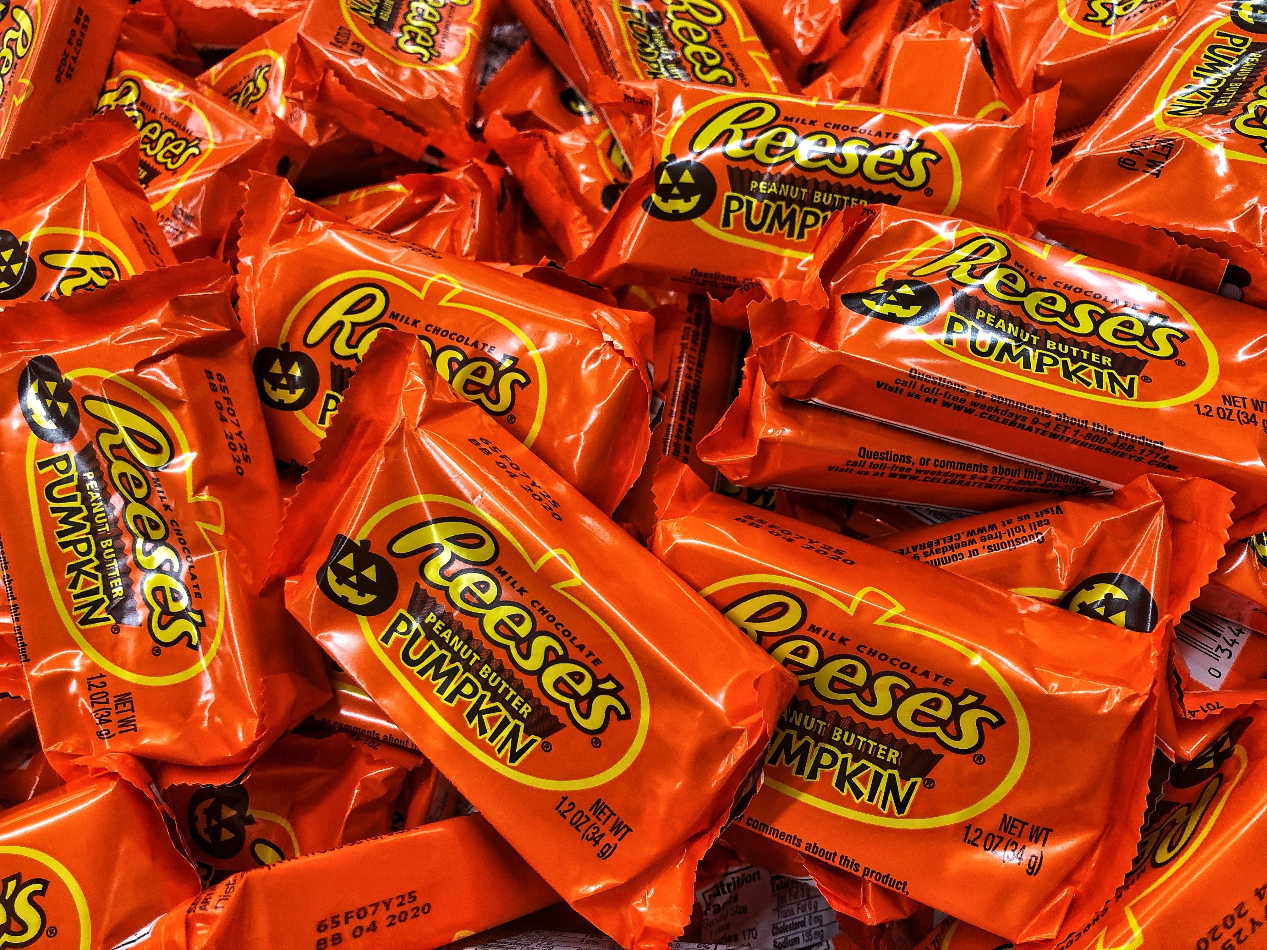 4040x3030 Reese's Peanut Butter Cups are America's favorite Halloween candy, Desktop