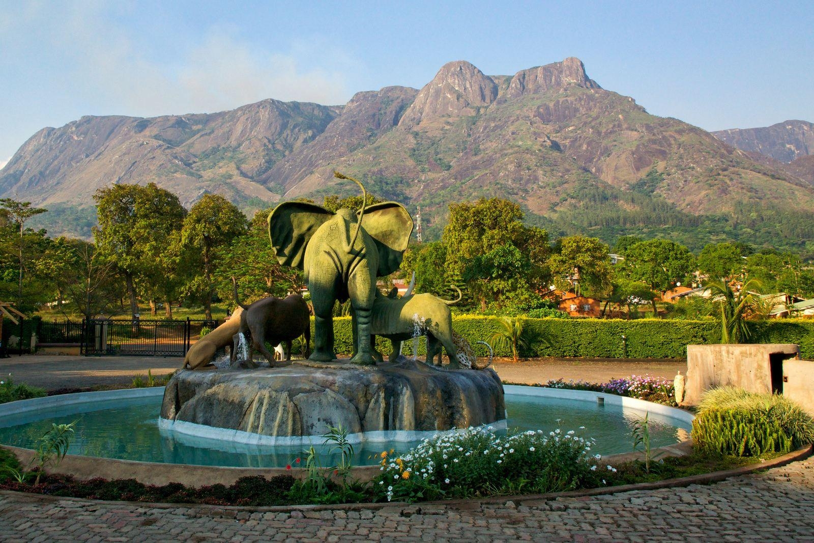 1600x1070 Magnificent Mulanje Mountain and Tea Estates, Desktop