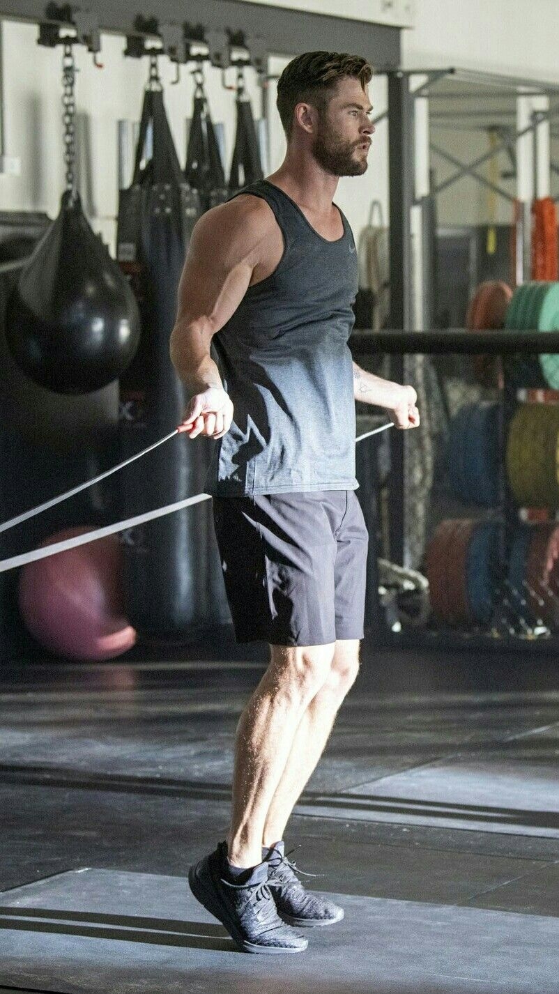 810x1430 ChrisHemsworth. Chris hemsworth workout, Chris, Phone