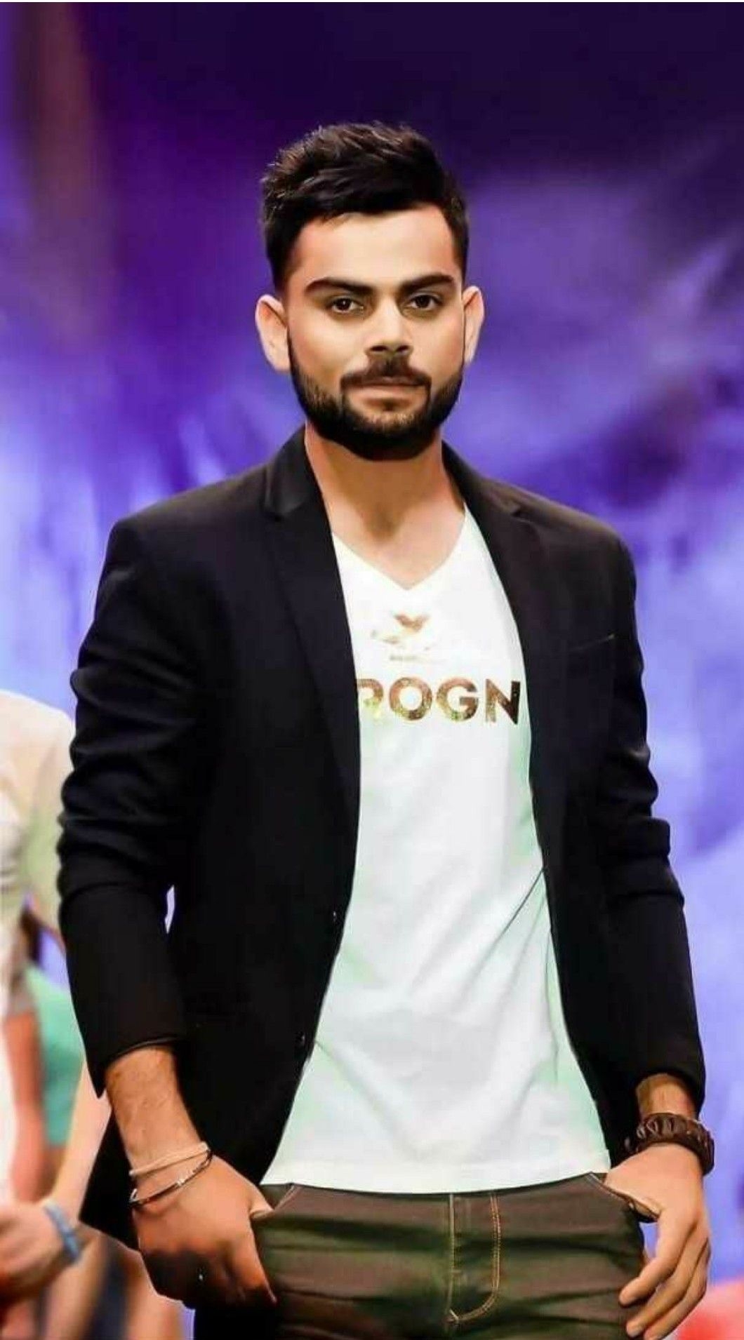 1060x1910 Virat Anushka, Phone