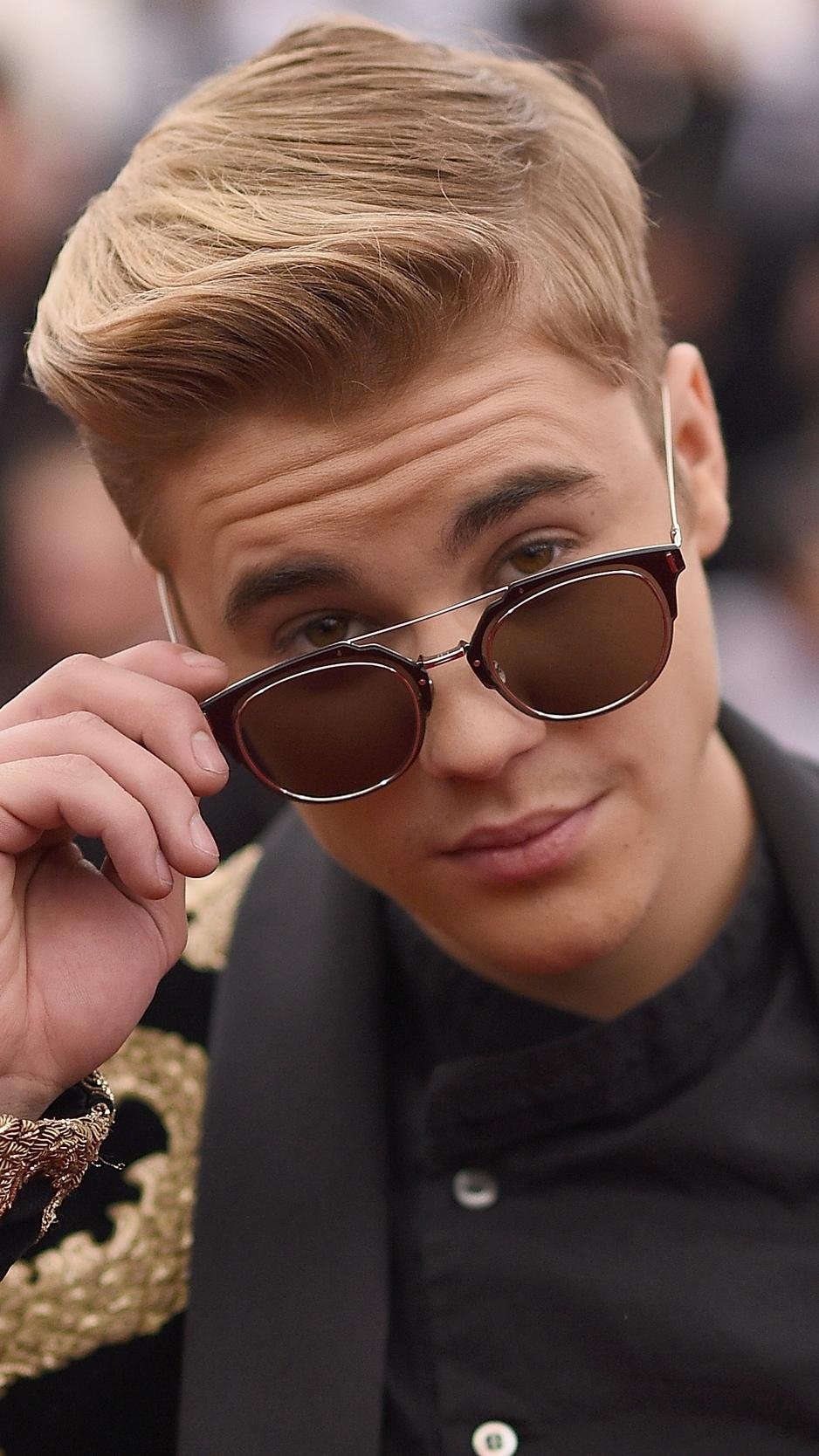 940x1670 Download wallpaper  justin bieber, singer, Phone