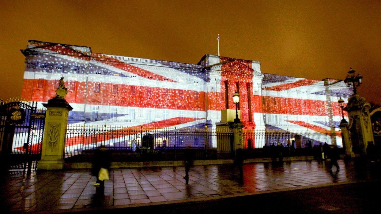 1250x700 England London illuminated Buckingham Palace wallpaperx1080, Desktop