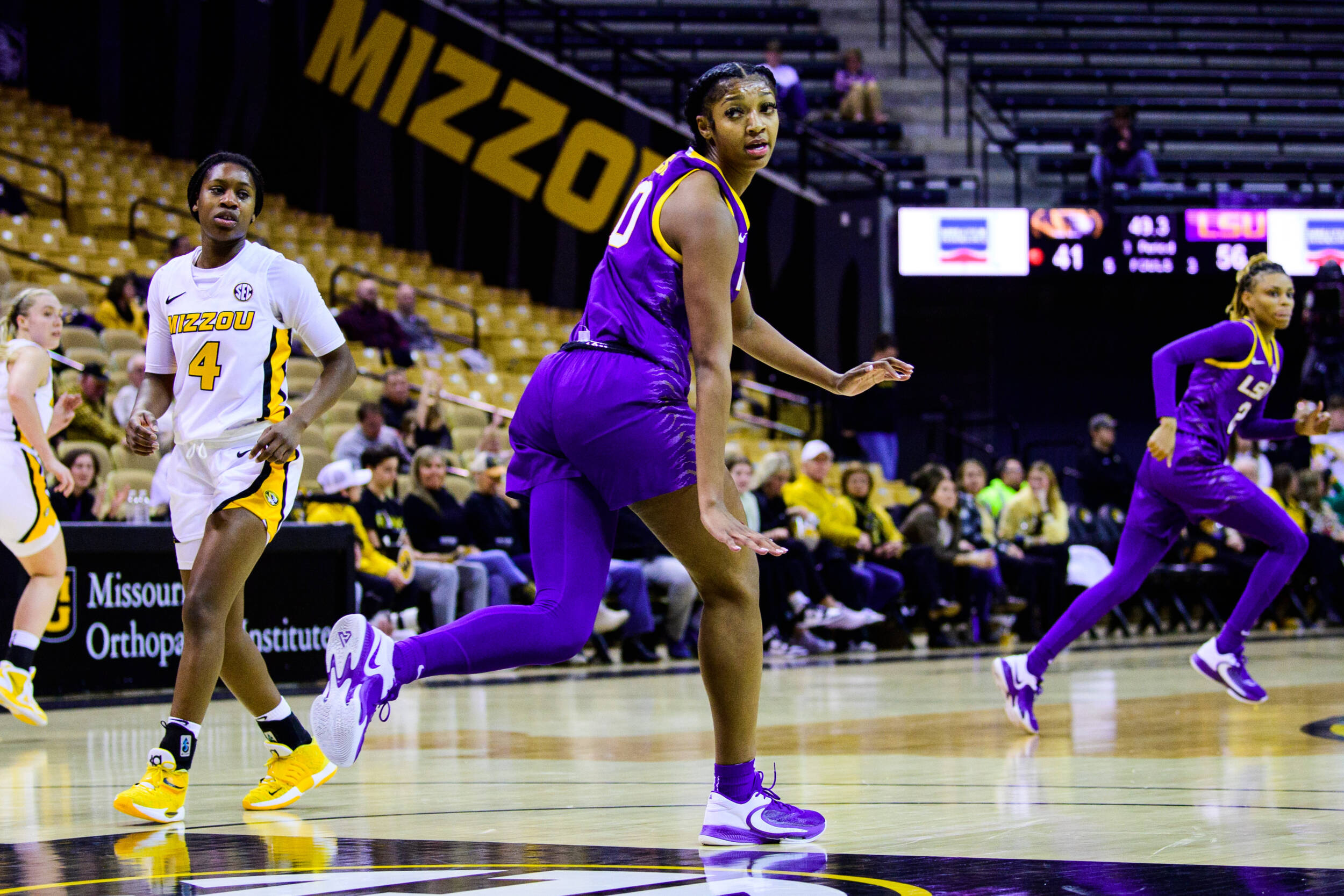 2500x1670 Gallery: Women's Basketball vs Missouri, Desktop