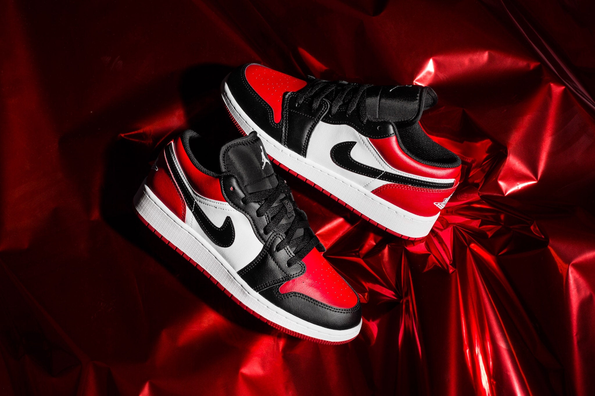2050x1370 Air Jordan 1 Low Grade School Bred Toe 13 1 22, Desktop