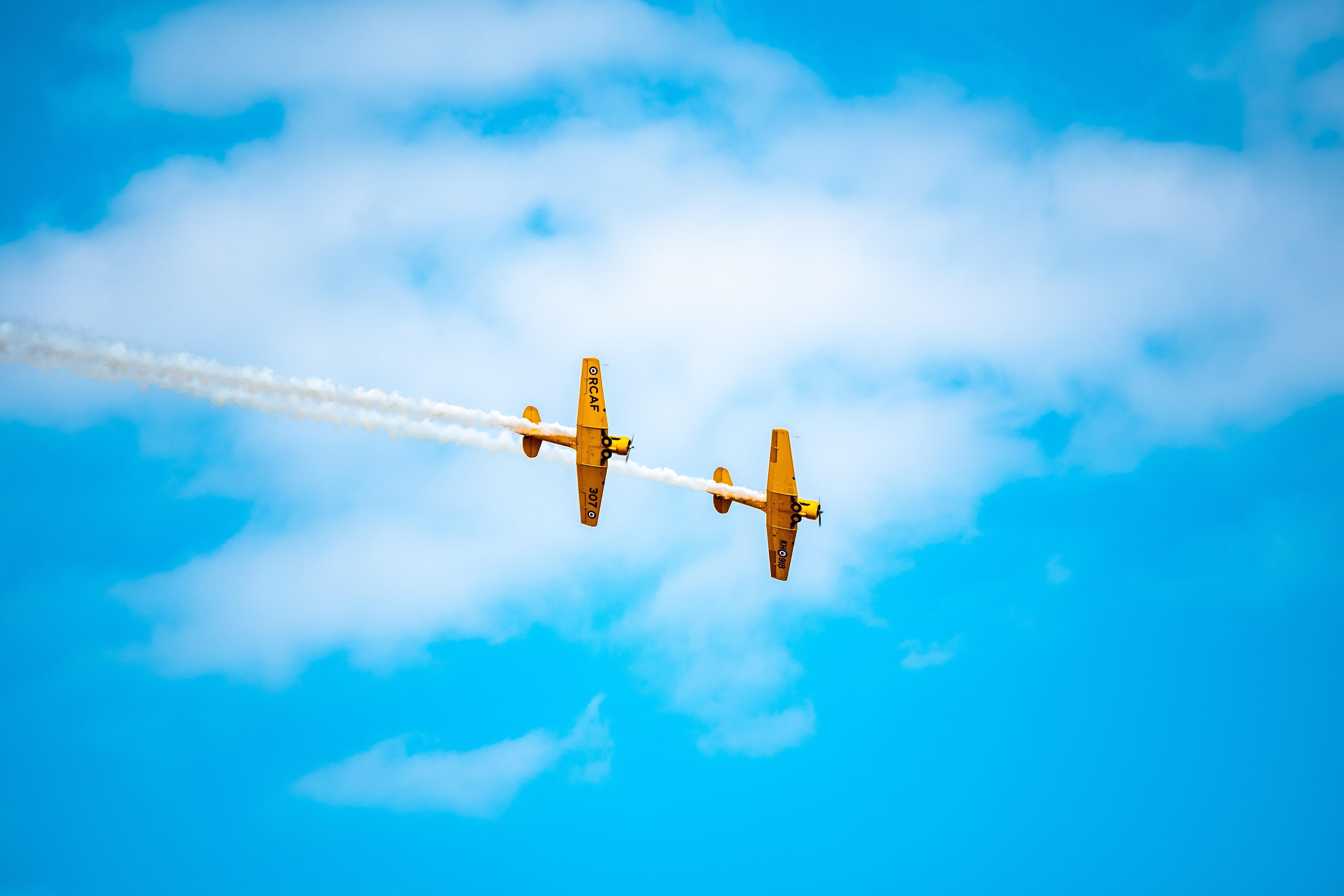 5570x3720 Download wallpaper  airplanes, airshow, trick, sky, smoke, Desktop