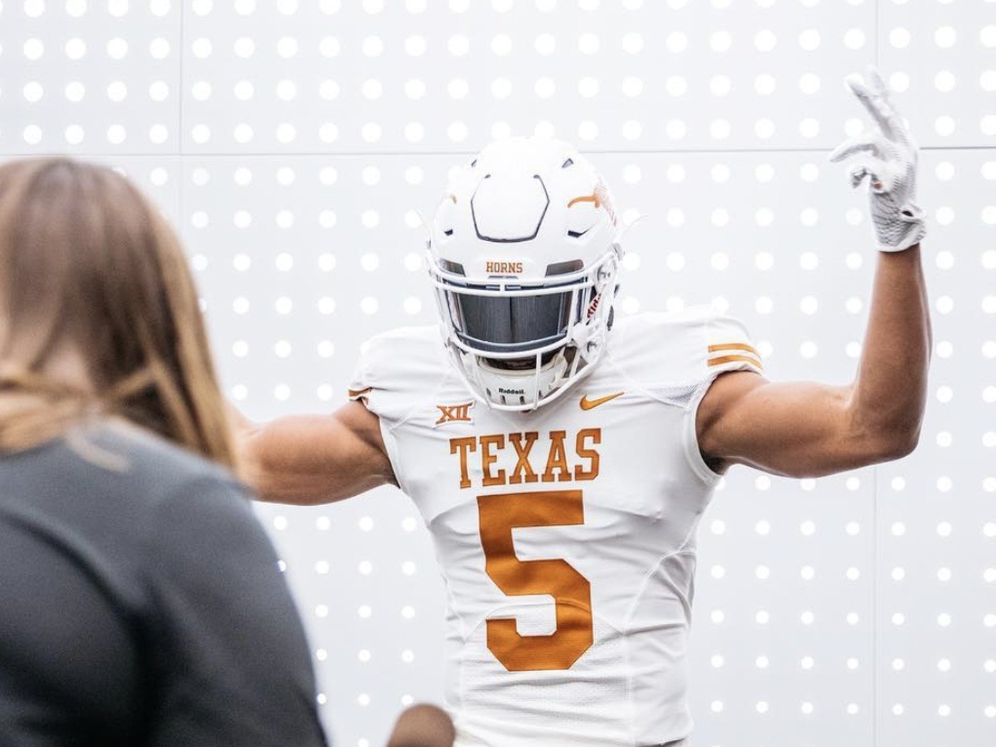 1400x1050 WATCH: Bijan Robinson explains why he chose Texas Orange Nation, Desktop