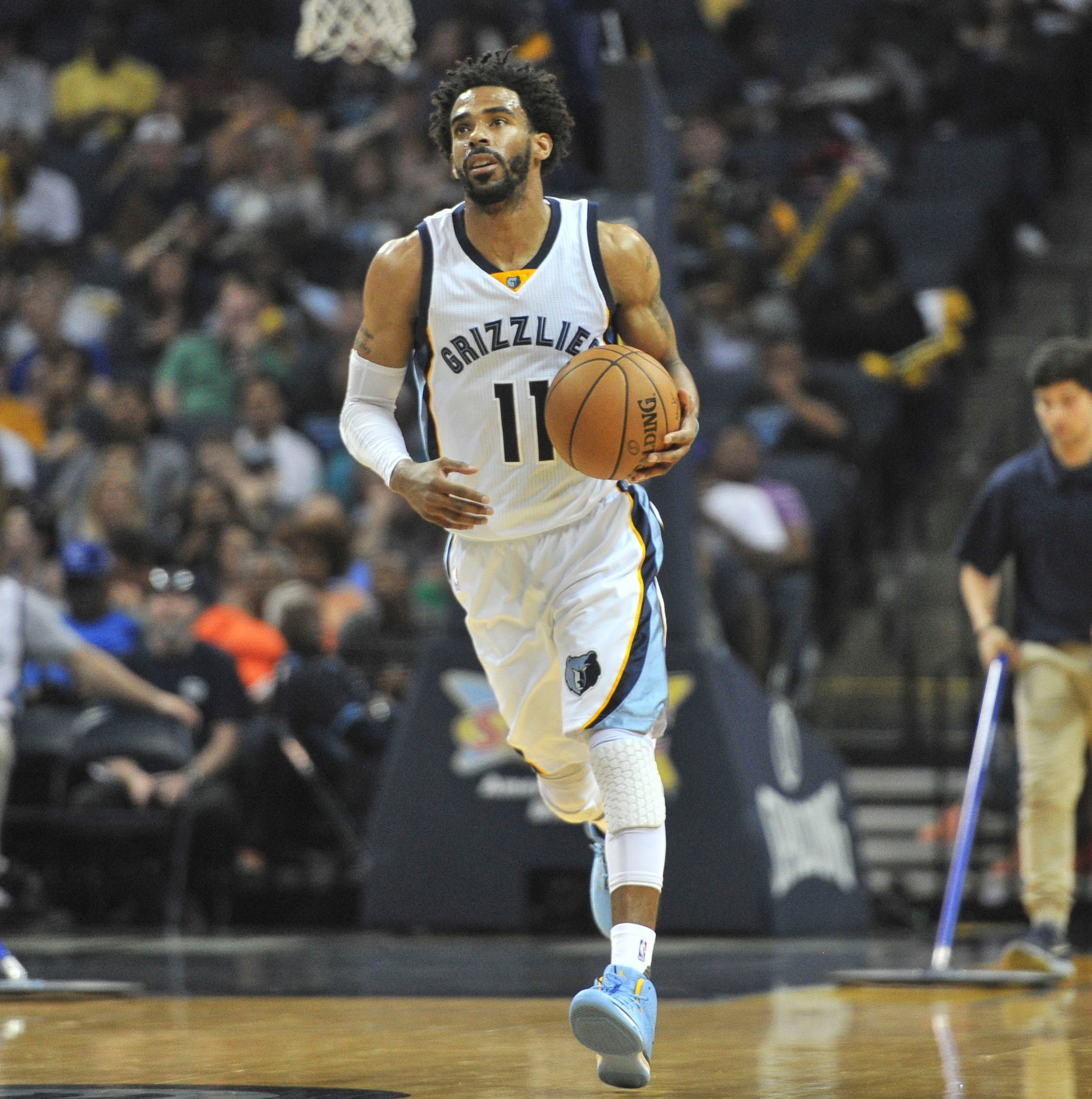 2360x2370 Memphis Grizzlies 2016 2017 Player Grades: Mike Conley, Phone