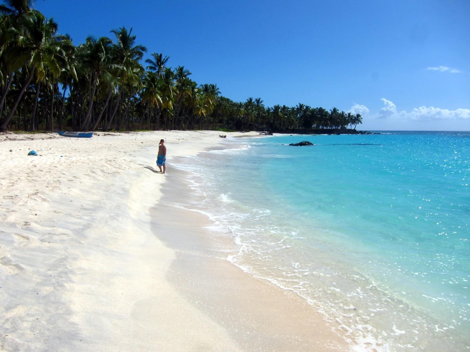 1600x1200 Awesomemoon: Comoros Islands, Desktop