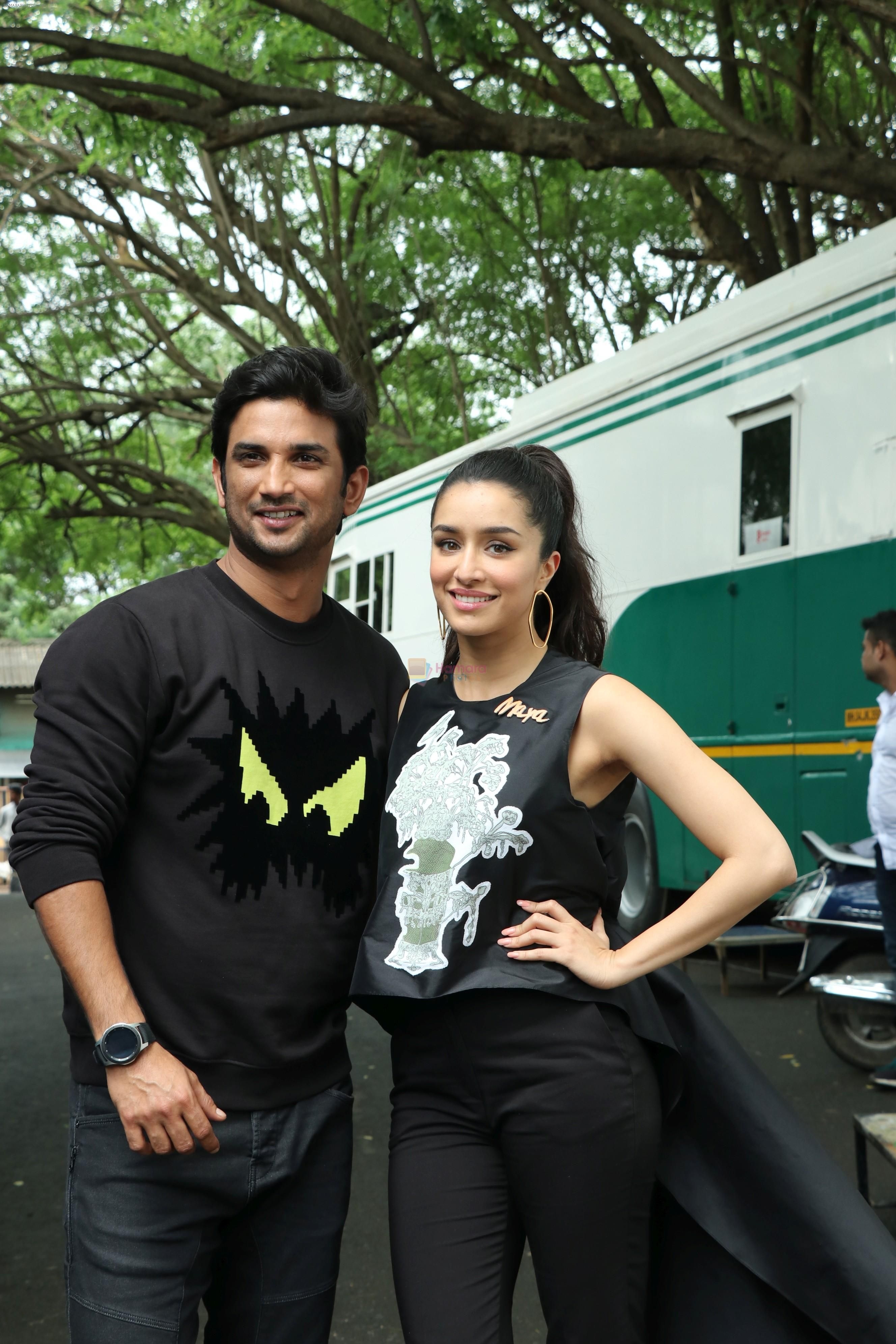 2660x3990 Shraddha Kapoor, Sushant Singh Rajput spotted at the promotion, Phone