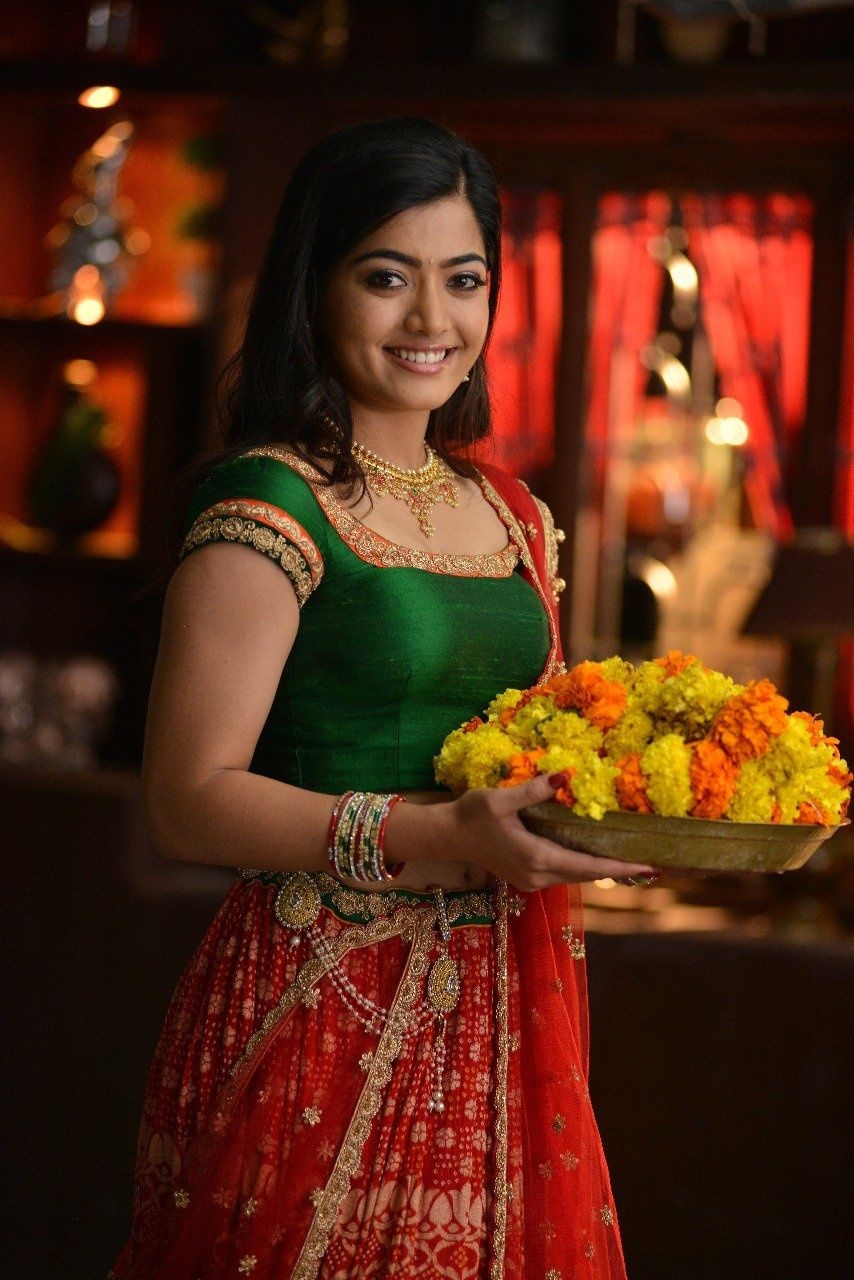 860x1280 Rashmika Mandanna Hot Photo HD Navel Saree Marriage Image, Phone