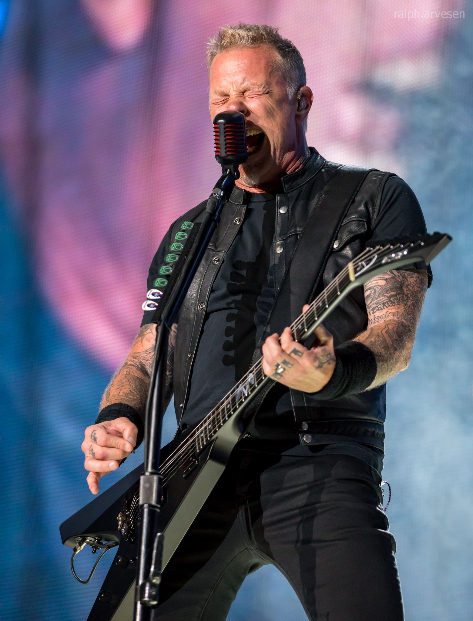 1560x2050 James Hetfield, Phone